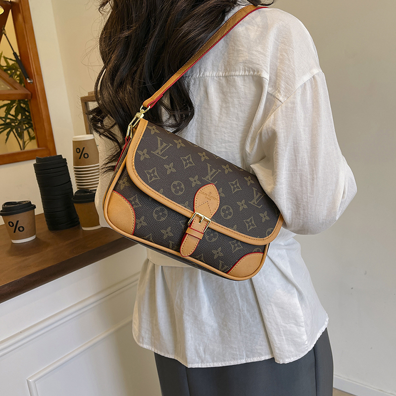 26$ LV 150 Shoulder bag size 24x14x10 cm 4836 BY2907 gallery