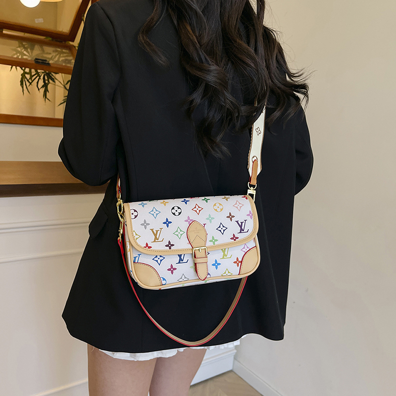 26$ LV 150 Shoulder bag size 24x14x10 cm 4836 BY2907 gallery