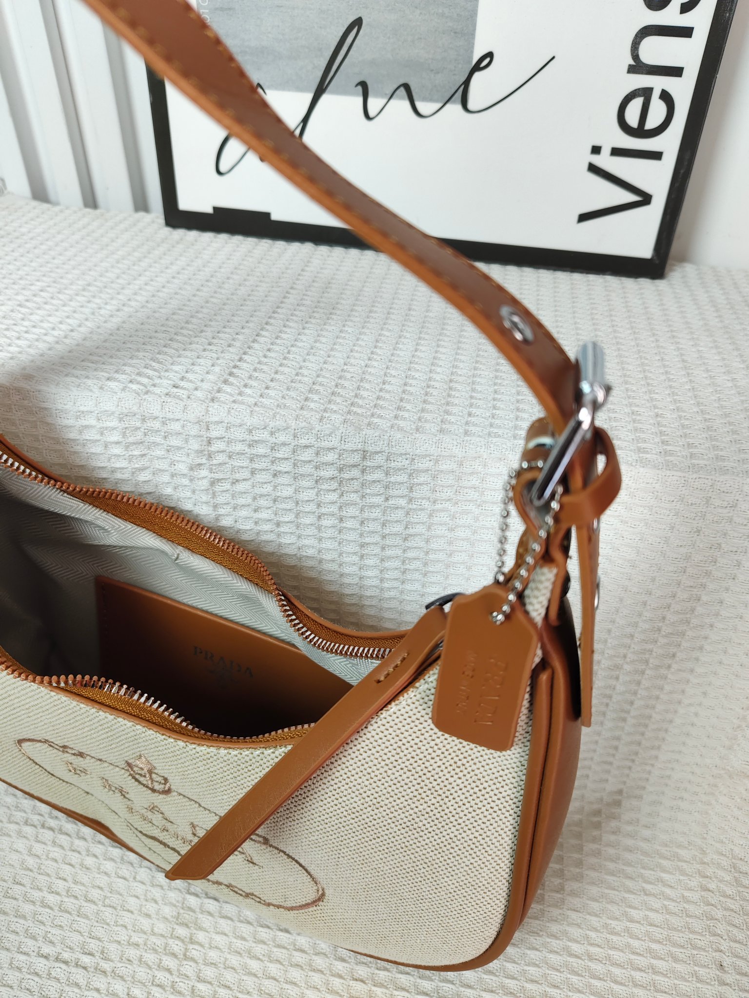 26$ PRADA 2578 Shoulder bag size 27x26x6 cm 2942 BY2797 gallery