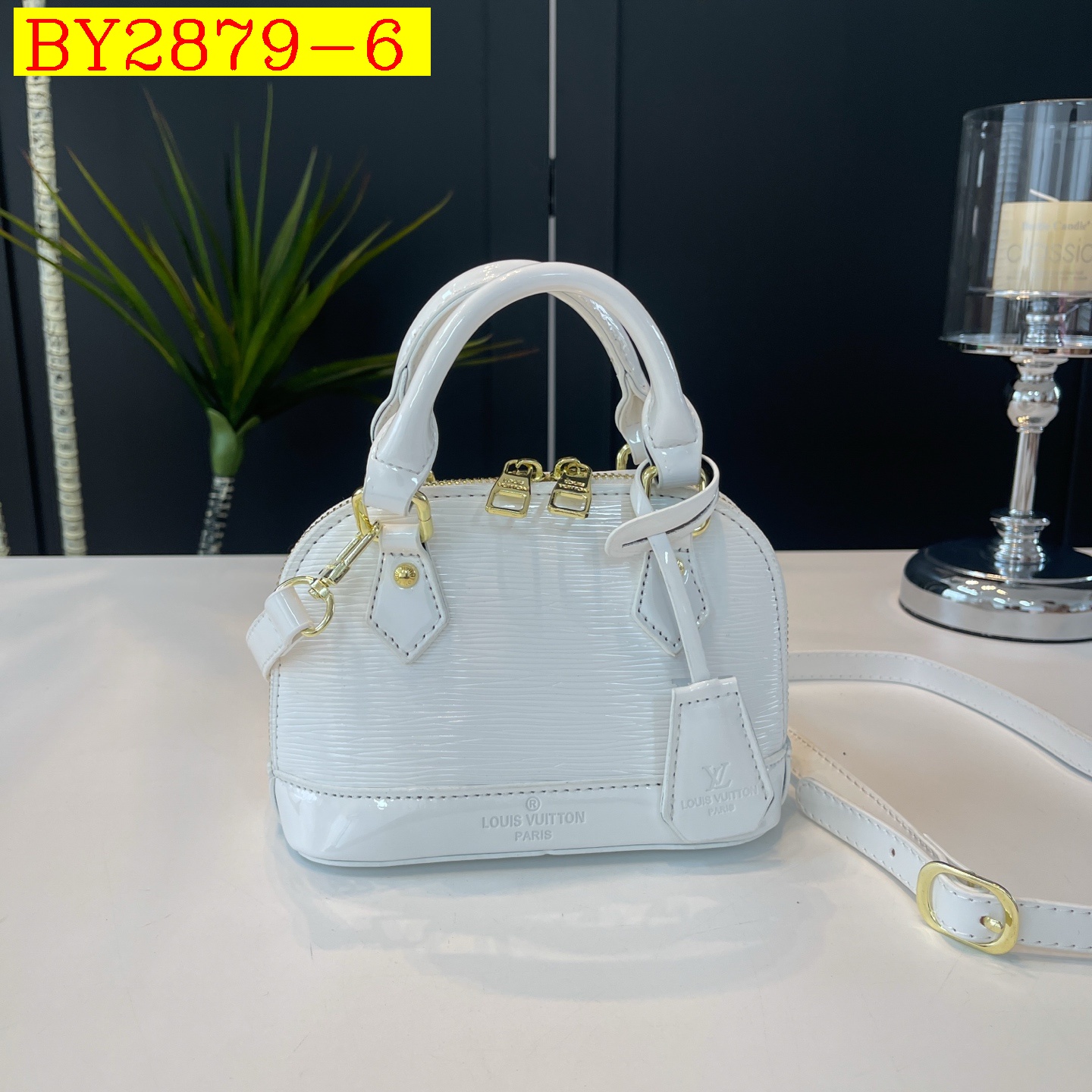 27$ LV 5702 Shoulder bag size 18X12X9 cm 0898 BY2879 gallery