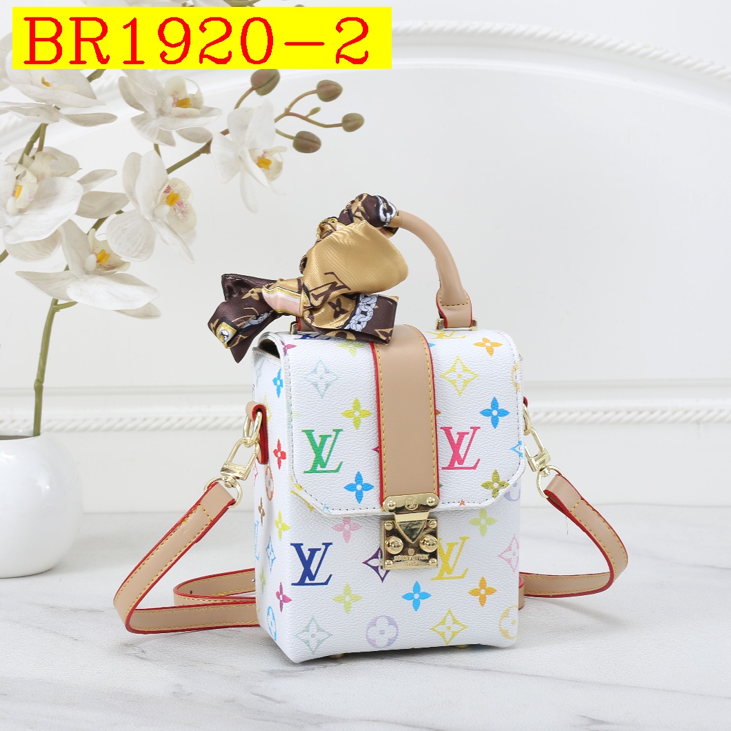 27$ LV 8898 Shoulder bag size 17X14X8 cm 817070 BR1920 gallery