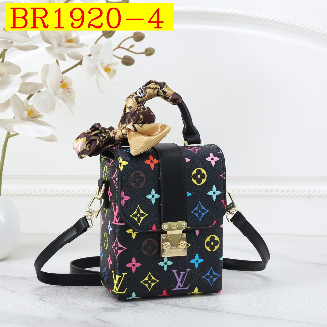 27$ LV 8898 Shoulder bag size 17X14X8 cm 817070 BR1920 gallery