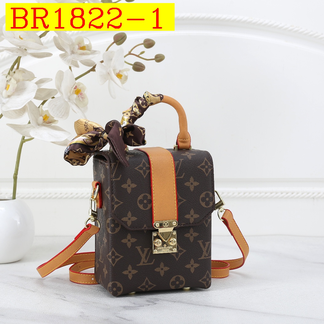 27$ LV 8898 Shoulder bag size 17x14x8 cm 013040 BR1822 gallery