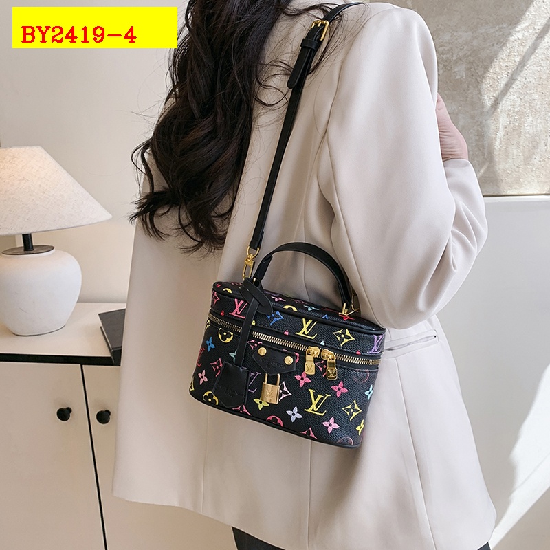 27$ dh LV 135 Shoulder bag size 20X13X7 cm 90586012971 BY2419 gallery