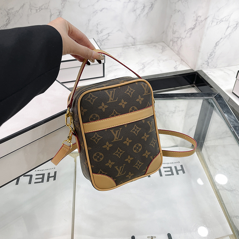 27$ dh LV 137 Shoulder bag size 17X21X7 cm 40185012971 BY2421 gallery