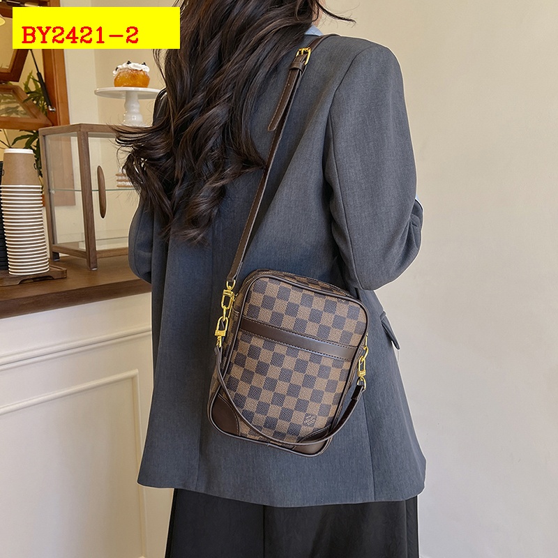 27$ dh LV 137 Shoulder bag size 17X21X7 cm 40185012971 BY2421 gallery