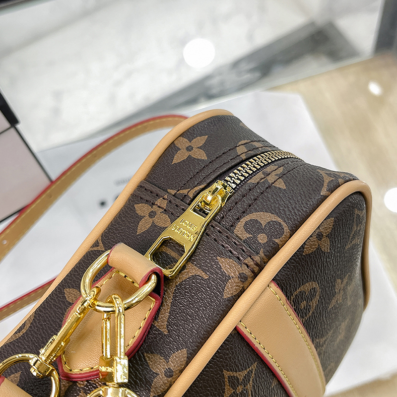 27$ dh LV 137 Shoulder bag size 17X21X7 cm 40185012971 BY2421 gallery