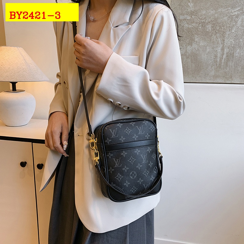 27$ dh LV 137 Shoulder bag size 17X21X7 cm 40185012971 BY2421 gallery