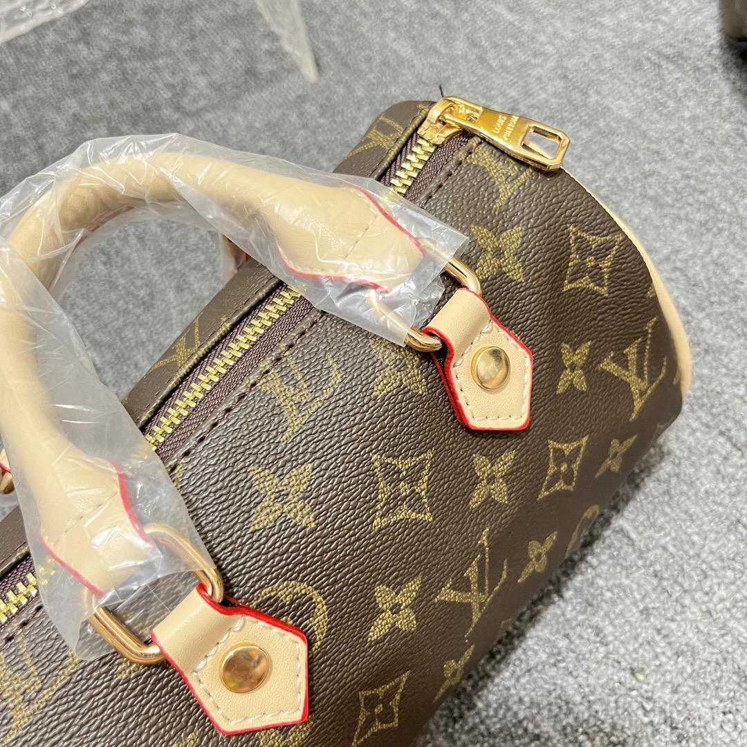 27$ dh LV 3826 Shoulder bag size 20X14X12 cm 90571812970 BY2621 gallery