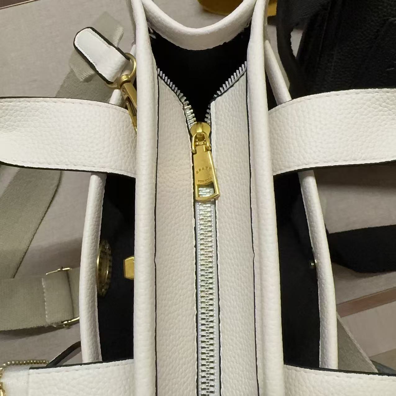 28$ COACH C3817 Shoulder bag size 25x17x9 cm 5980 BY2959 gallery