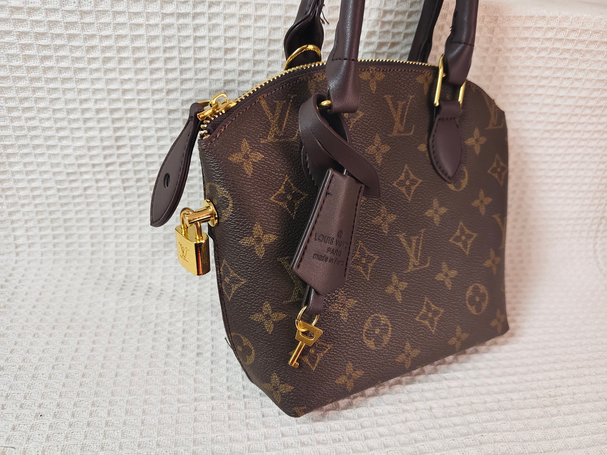 28$ LV 2509 Shoulder bag size 22x18x8 cm 7996 BY2783 gallery