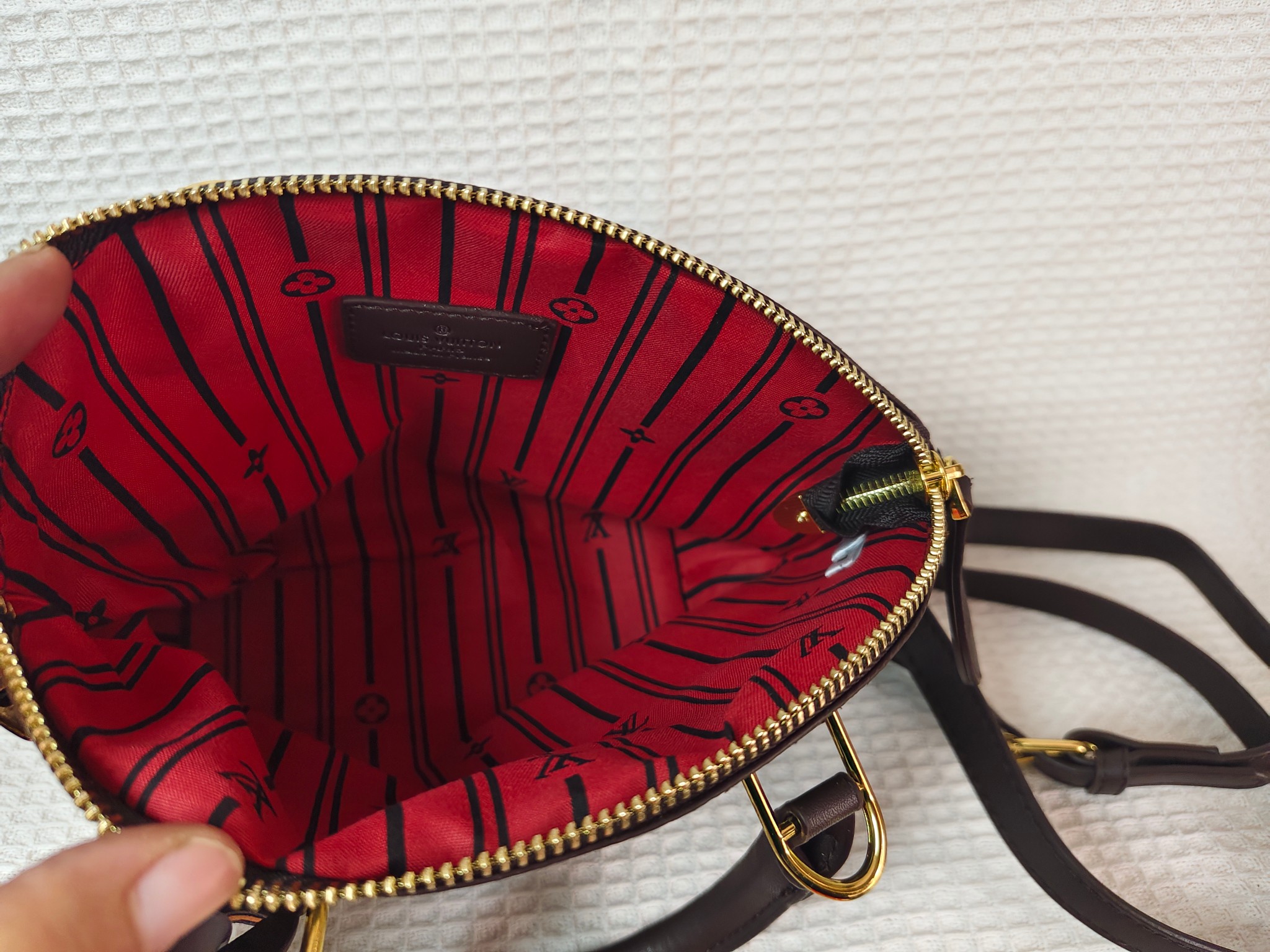 28$ LV 2509 Shoulder bag size 22x18x8 cm 7996 BY2783 gallery