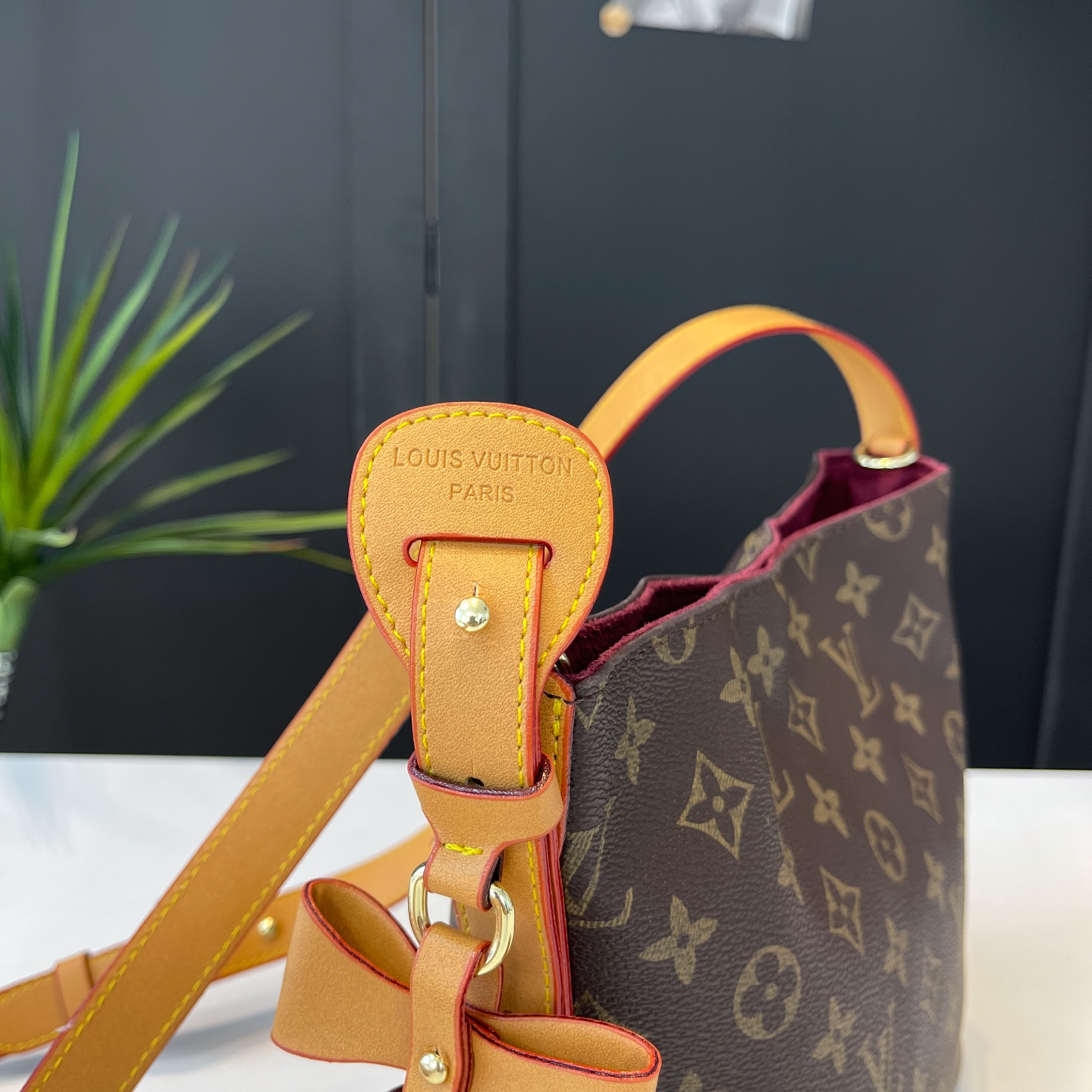 28$ LV 80611 Tote bag size 24x18x12 cm 818072 BY2811 gallery