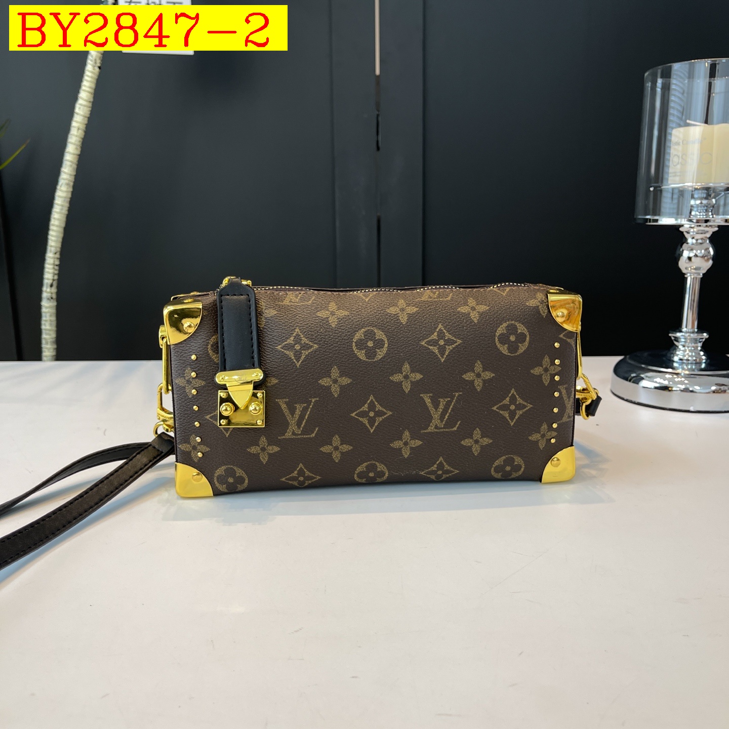 28$ LV F09 Shoulder bag size 26x15x9 cm 012022 BY2847 gallery