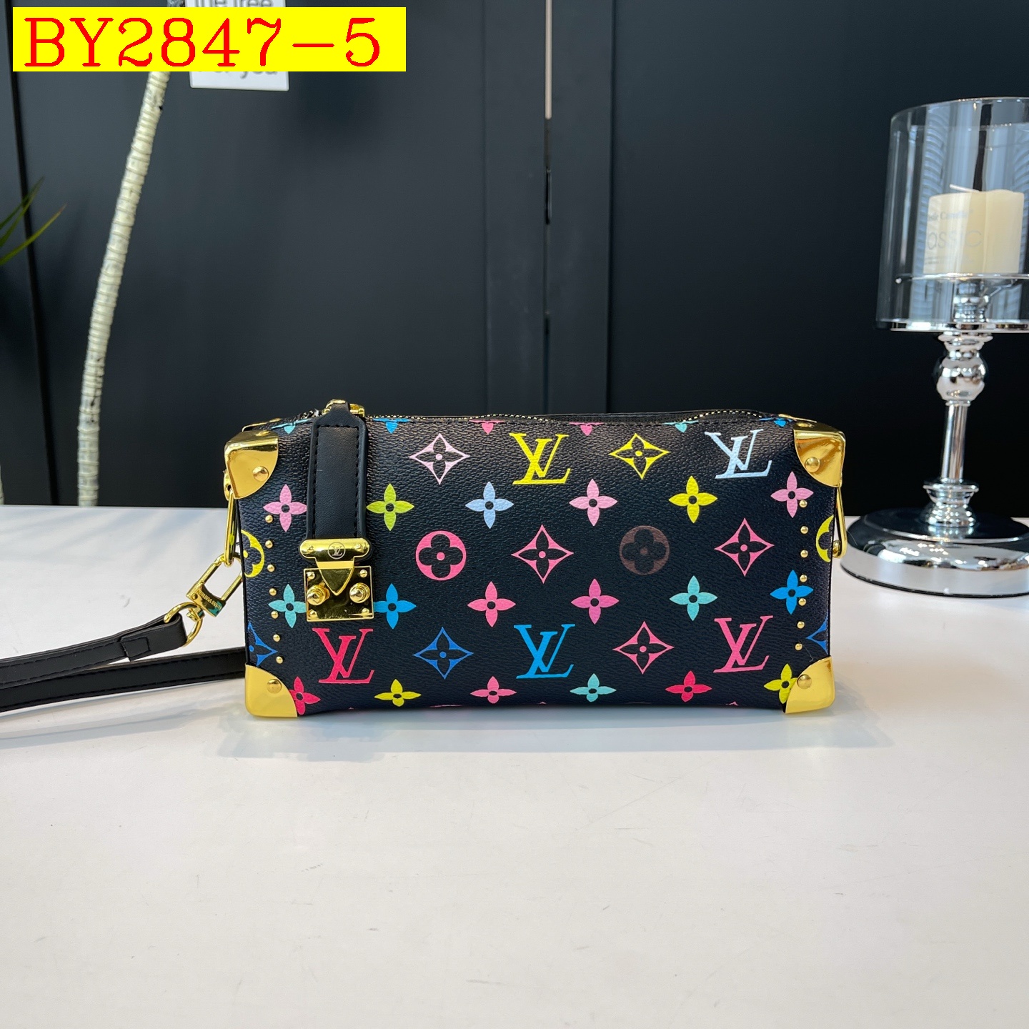 28$ LV F09 Shoulder bag size 26x15x9 cm 012022 BY2847 gallery