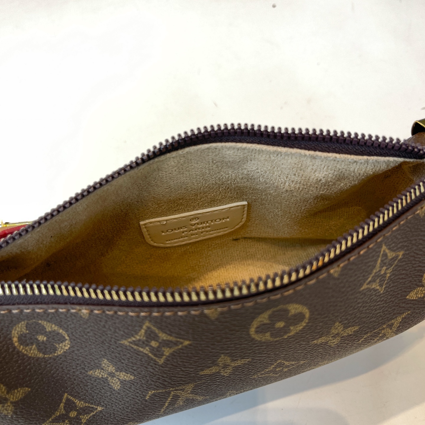 28$ LV F09 Shoulder bag size 26x15x9 cm 012022 BY2847 gallery