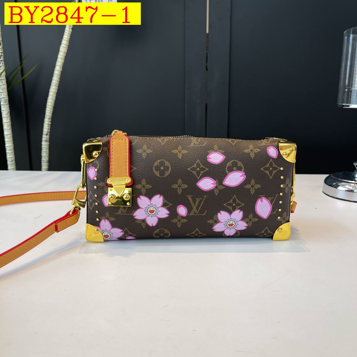 28$ LV F09 Shoulder bag size 26x15x9 cm 012022 BY2847 gallery