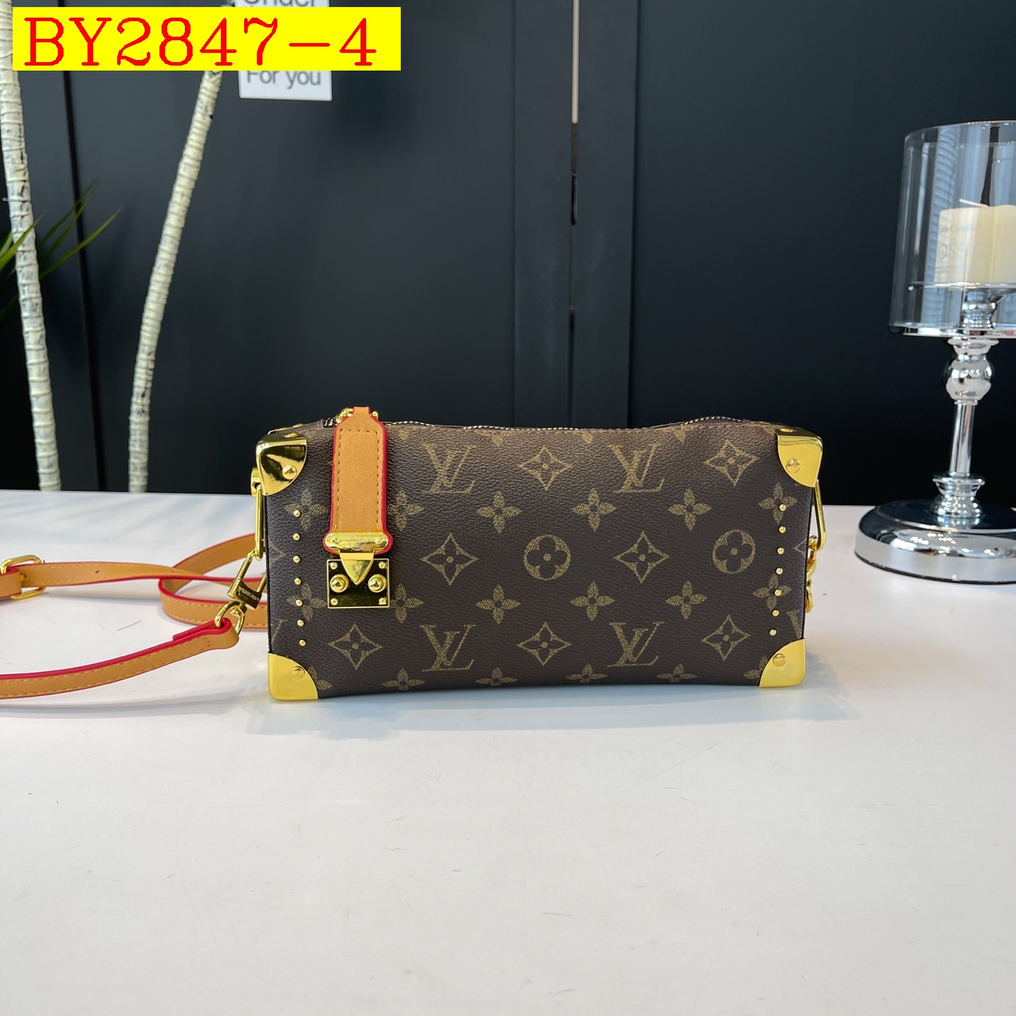 28$ LV F09 Shoulder bag size 26x15x9 cm 012022 BY2847 gallery