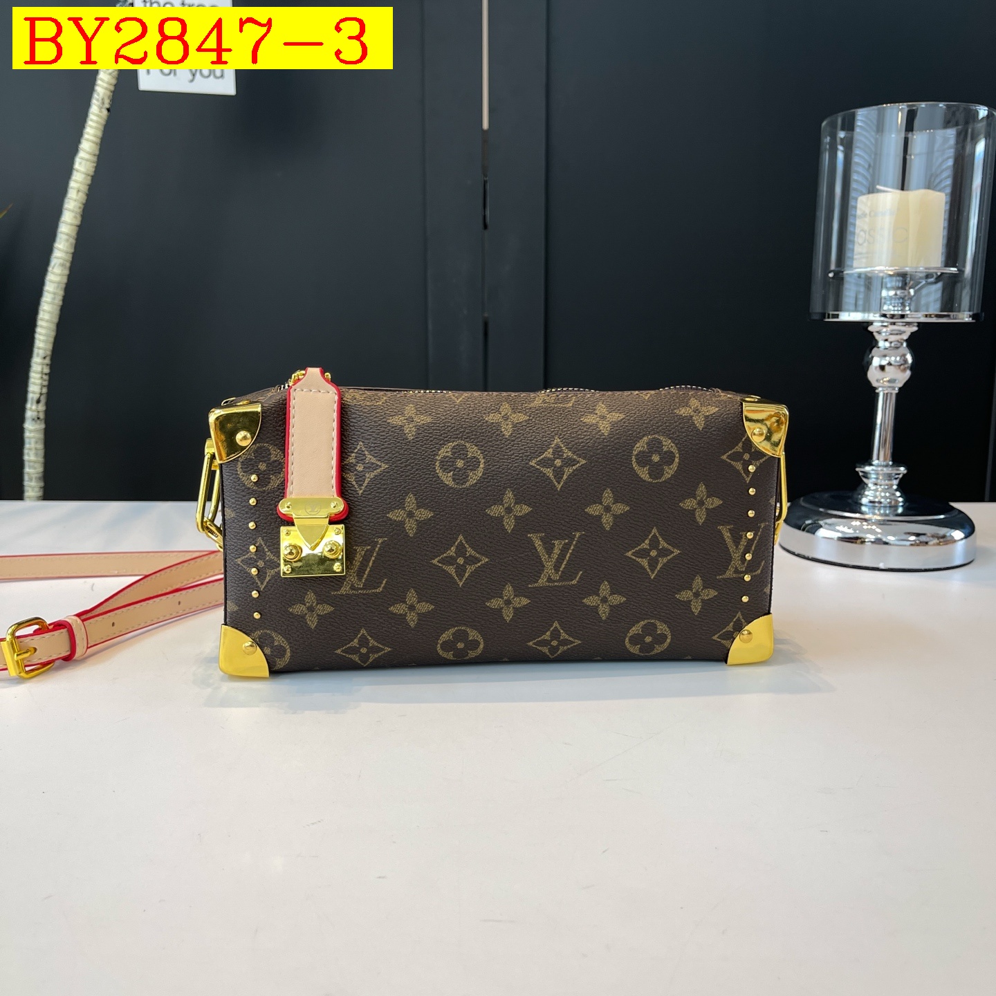 28$ LV F09 Shoulder bag size 26x15x9 cm 012022 BY2847 gallery