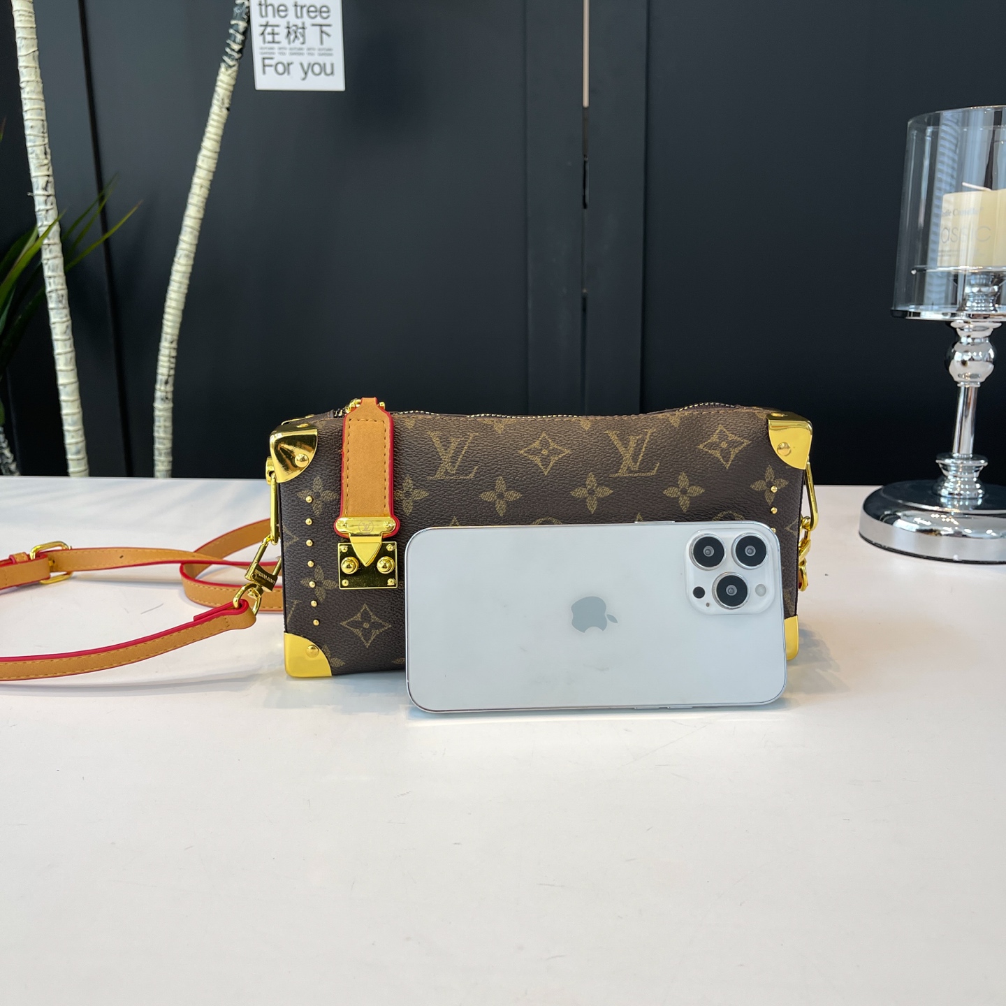 28$ LV F09 Shoulder bag size 26x15x9 cm 012022 BY2847 gallery
