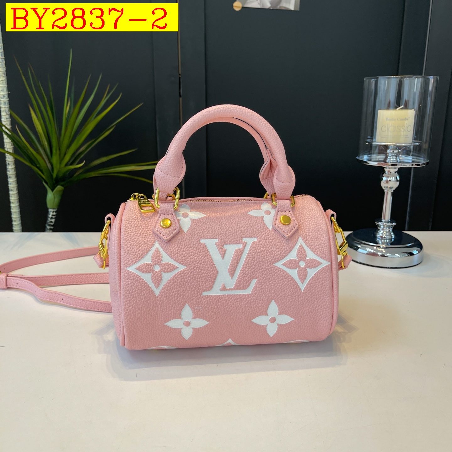 28$ LV F18 Shoulder bag size 20X15X12 cm 4928 BY2837 gallery