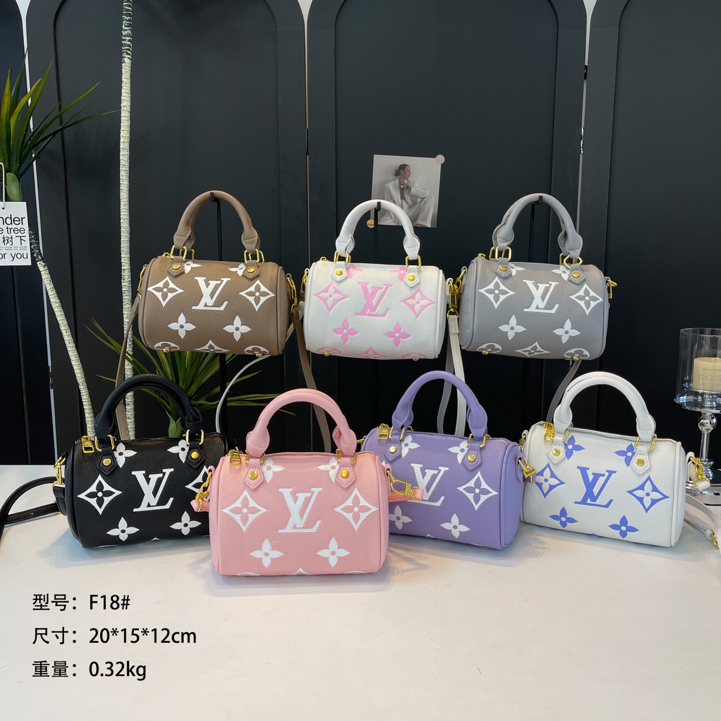 28$ LV F18 Shoulder bag size 20X15X12 cm 4928 BY2837 gallery