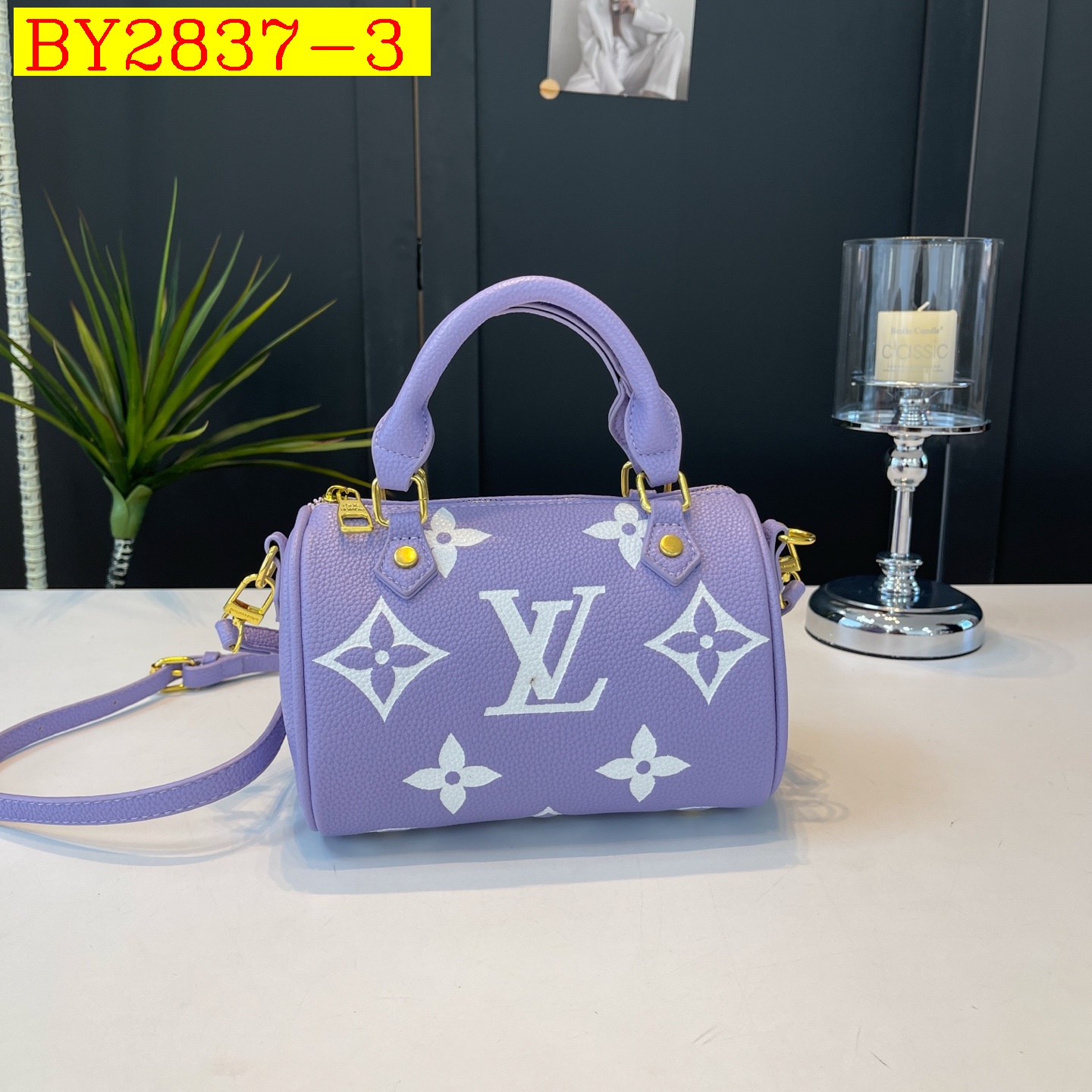 28$ LV F18 Shoulder bag size 20X15X12 cm 4928 BY2837 gallery
