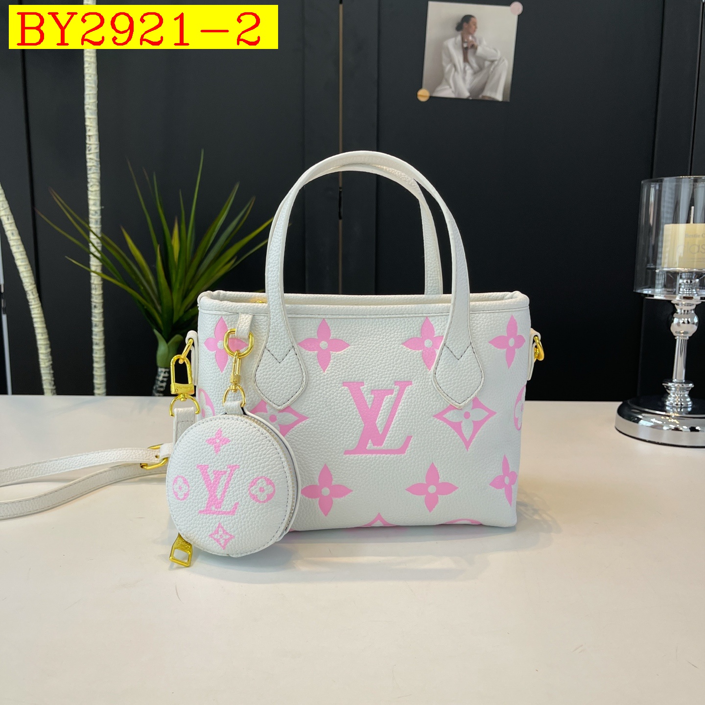28$ LV F19 Tote bag size 25x17x11 cm 9938 BY2921 gallery