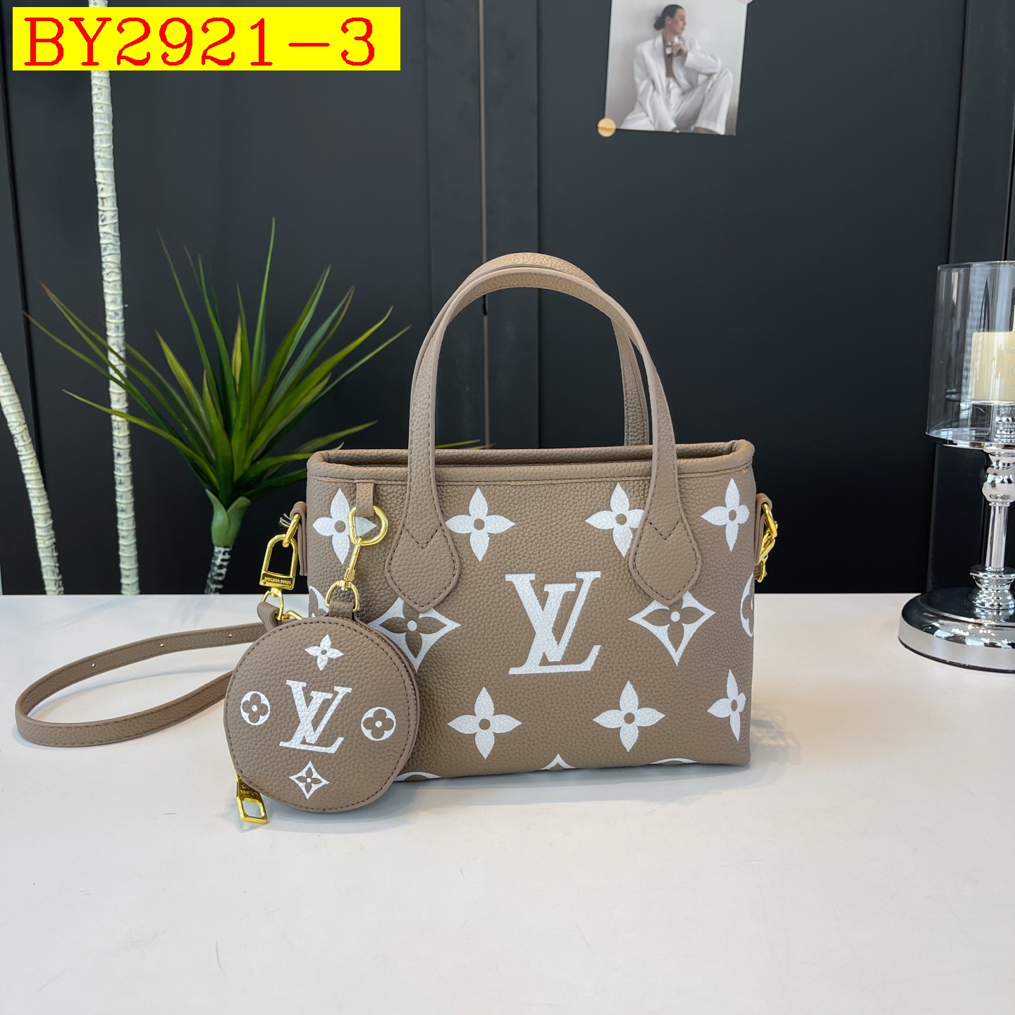 28$ LV F19 Tote bag size 25x17x11 cm 9938 BY2921 gallery