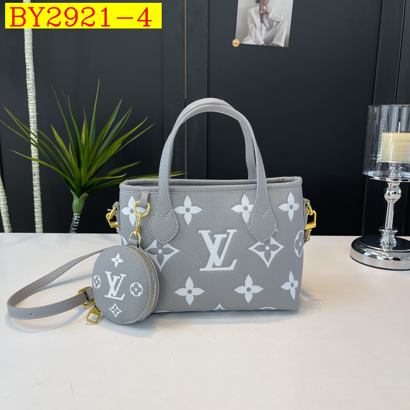 28$ LV F19 Tote bag size 25x17x11 cm 9938 BY2921 gallery