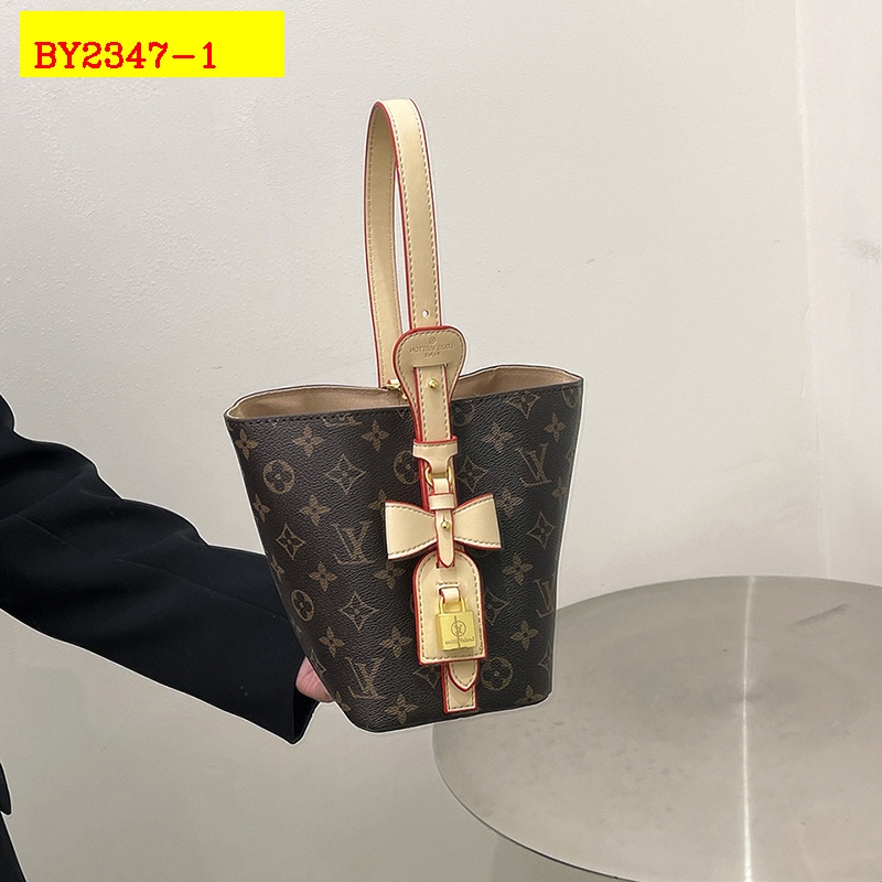 28$ dh LV 119 Shoulder bag size 16X18X12 cm 70495012988 BY2347 gallery