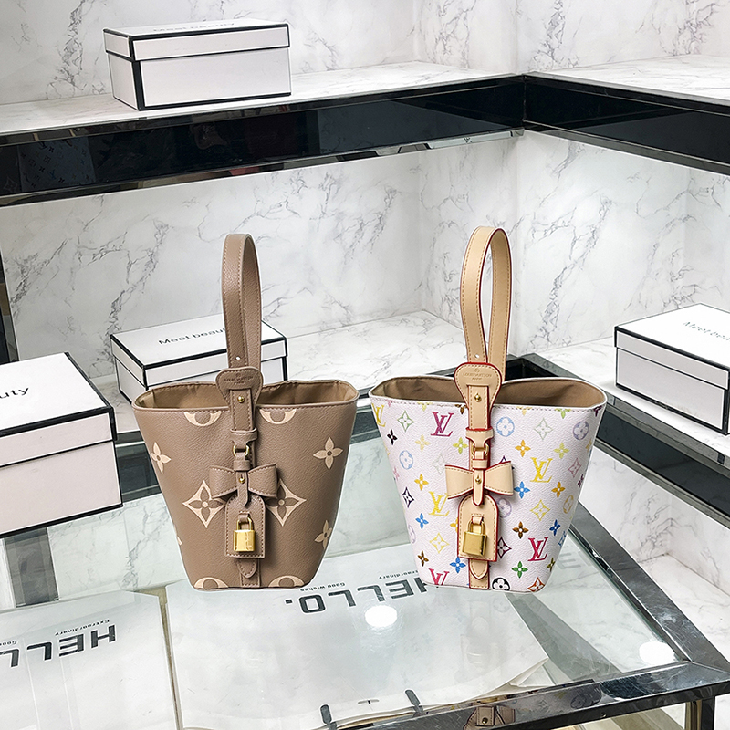 28$ dh LV 119 Shoulder bag size 16X18X12 cm 70495012988 BY2347 gallery