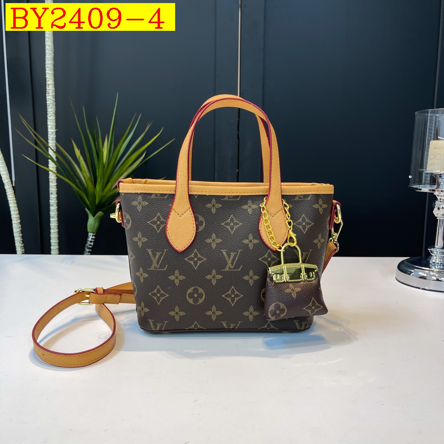 28$ dh LV 9033 Tote bag size 24X16X9 cm 90586812987 BY2409 gallery