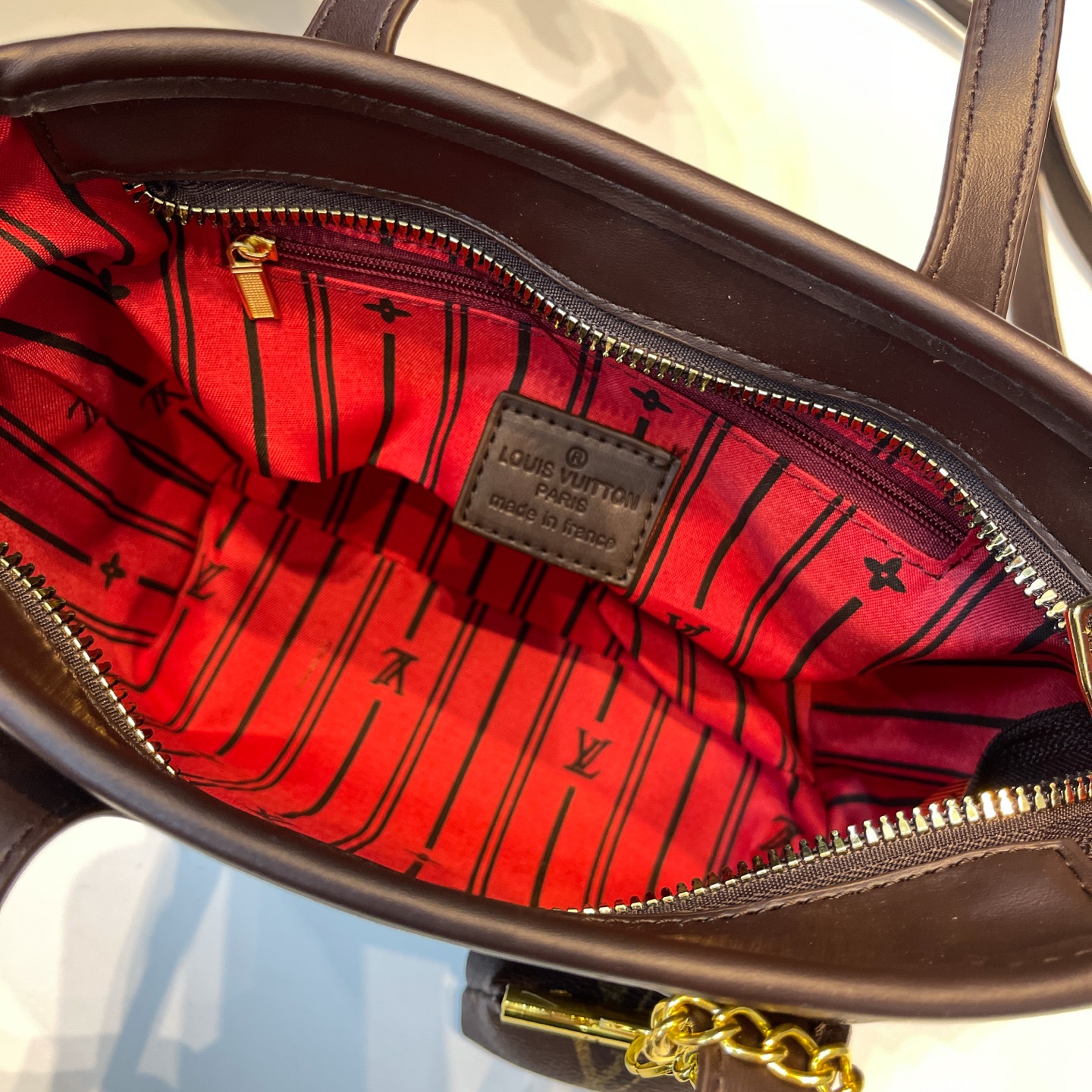 28$ dh LV 9033 Tote bag size 24X16X9 cm 90586812987 BY2409 gallery