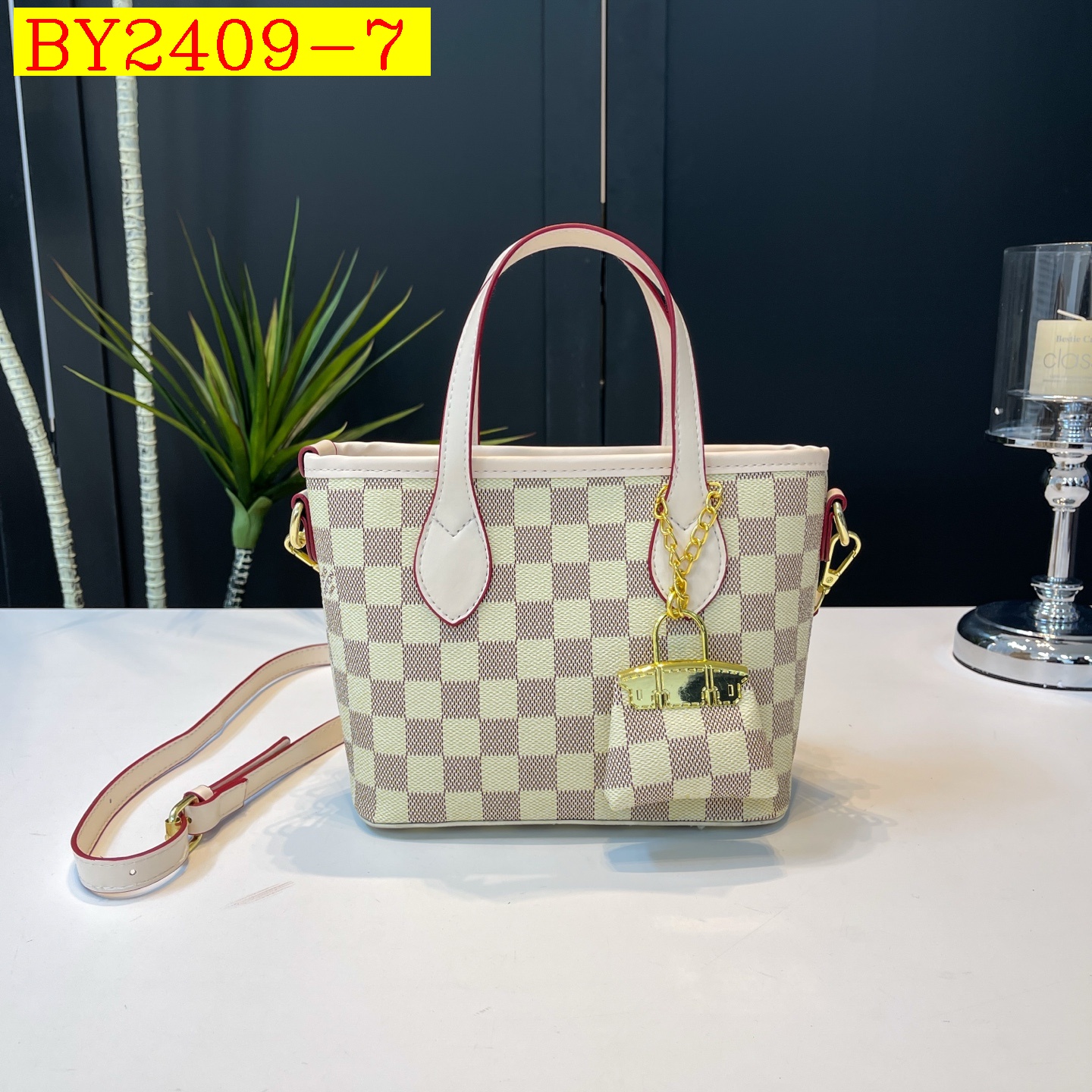 28$ dh LV 9033 Tote bag size 24X16X9 cm 90586812987 BY2409 gallery