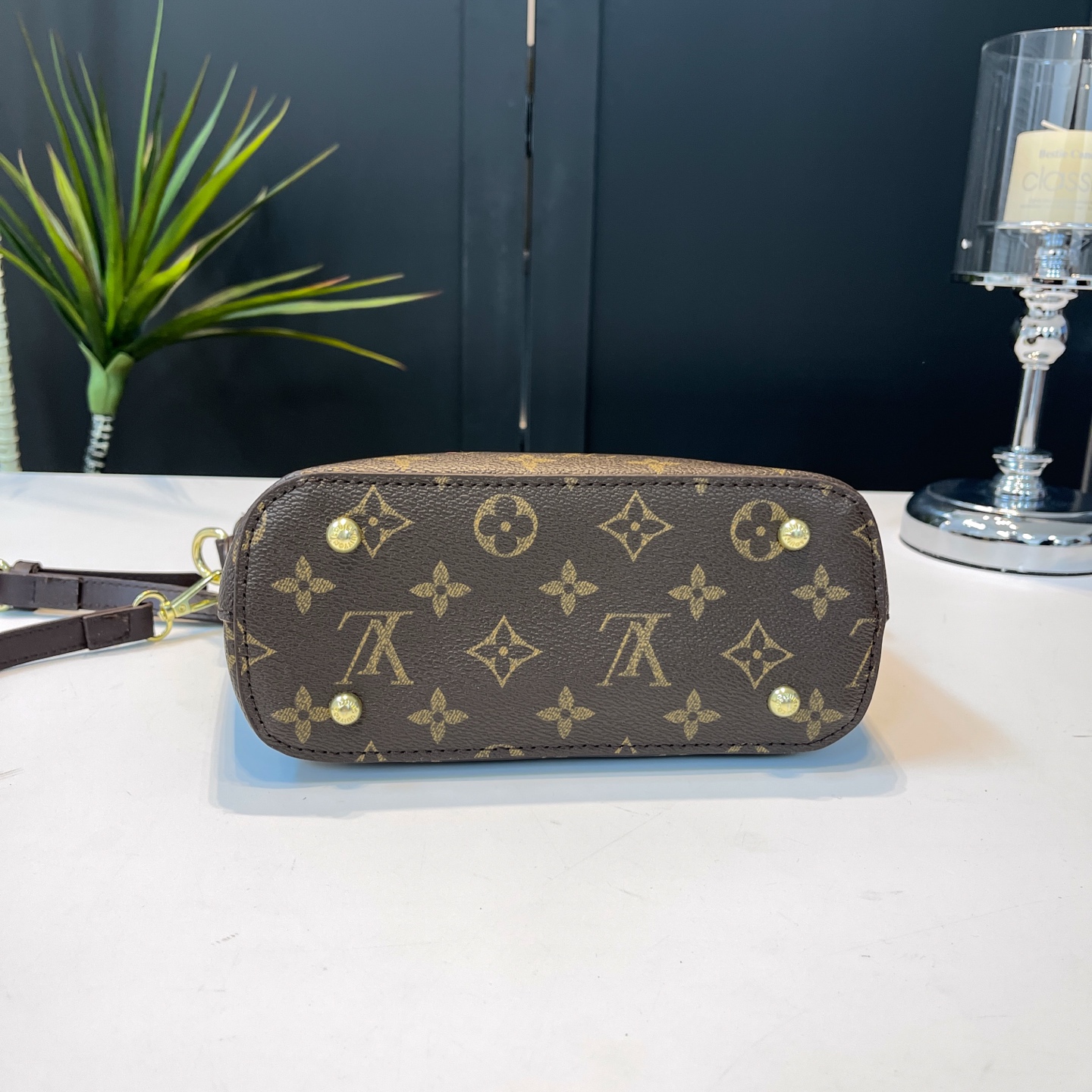 28$ dh LV 9033 Tote bag size 24X16X9 cm 90586812987 BY2409 gallery