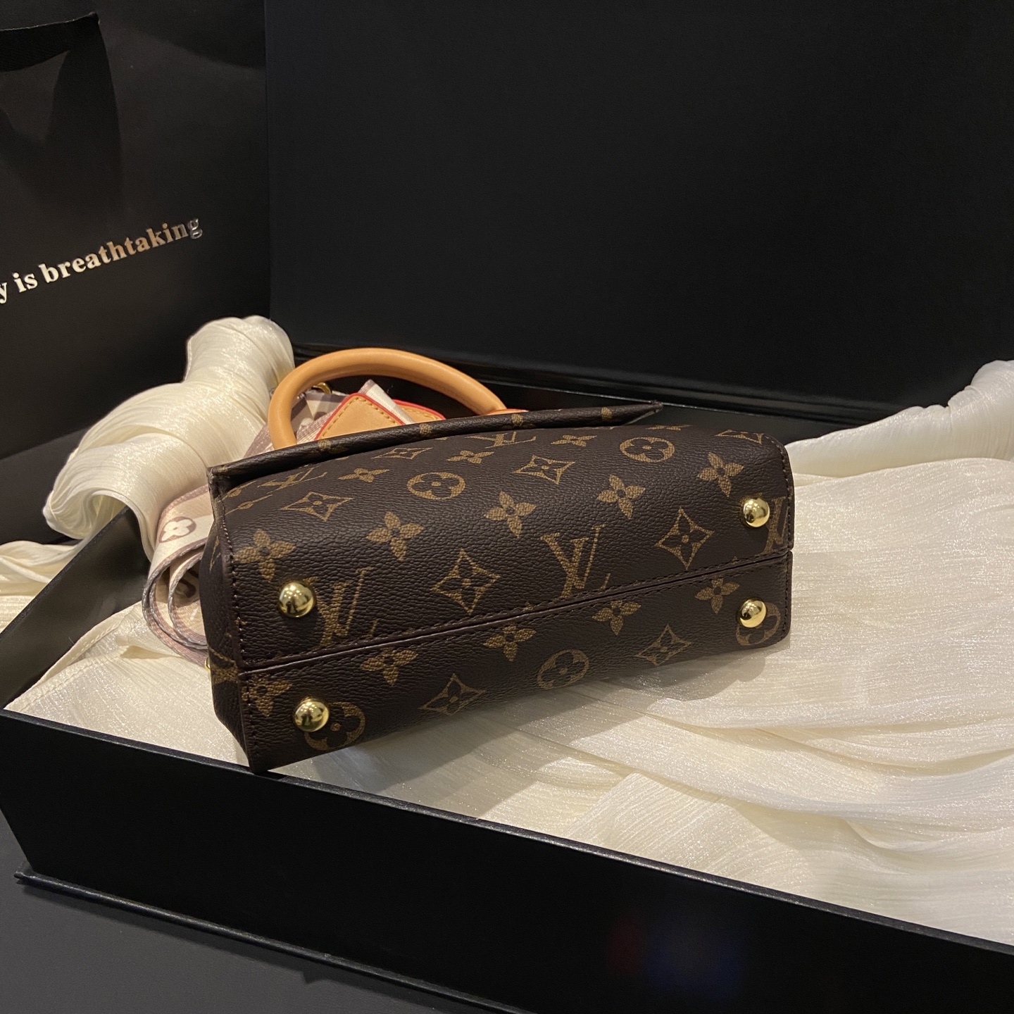 28$ dh Lv Shoulder bag size 20X8X15 cm 70486212988 BY2535 gallery