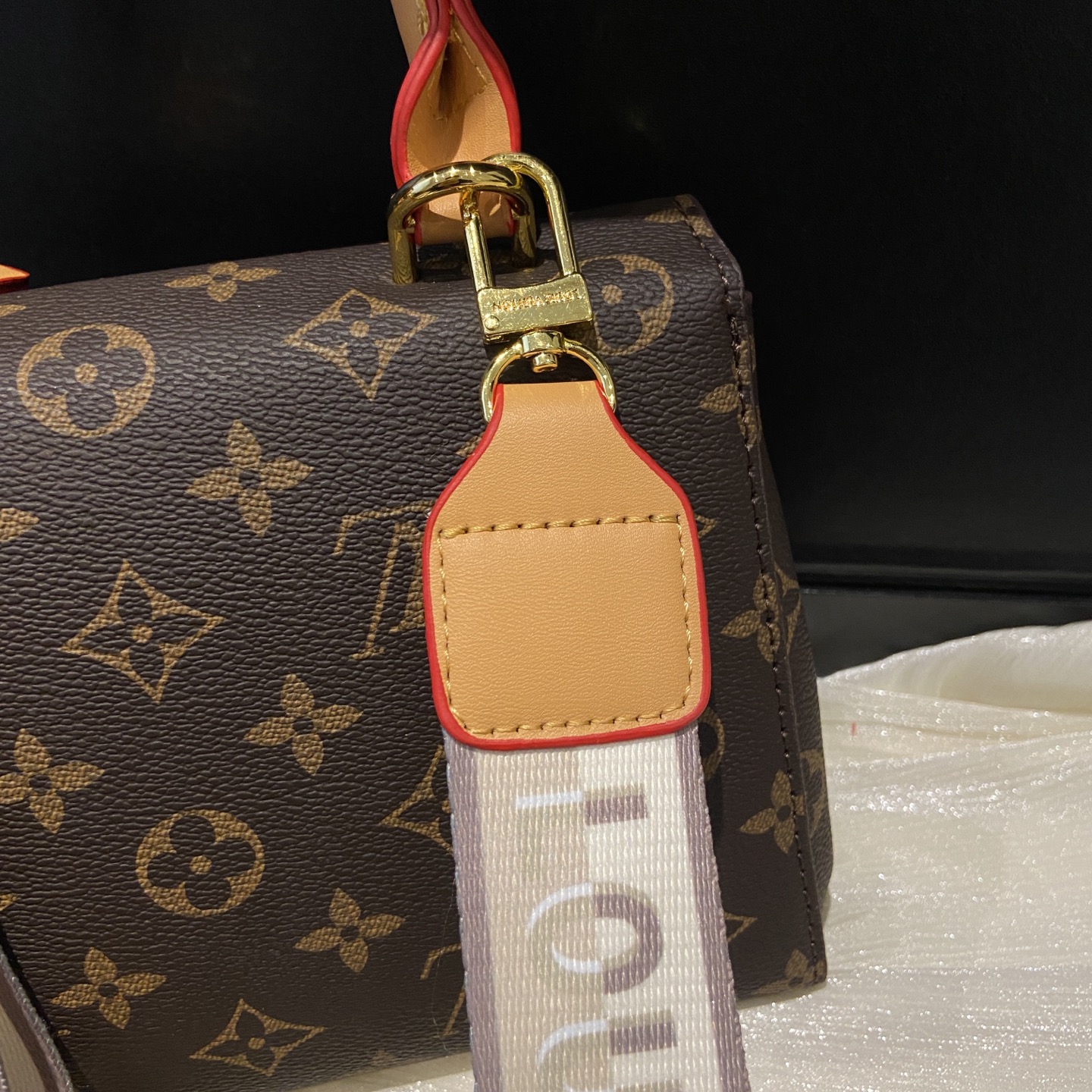 28$ dh Lv Shoulder bag size 20X8X15 cm 70486212988 BY2535 gallery