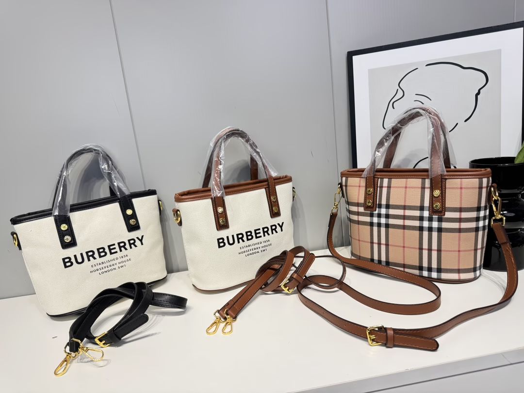 28$ new_dh BURBERRY 83858 SIZE 24X17X10 CM 70485612874 ZY3B375 gallery