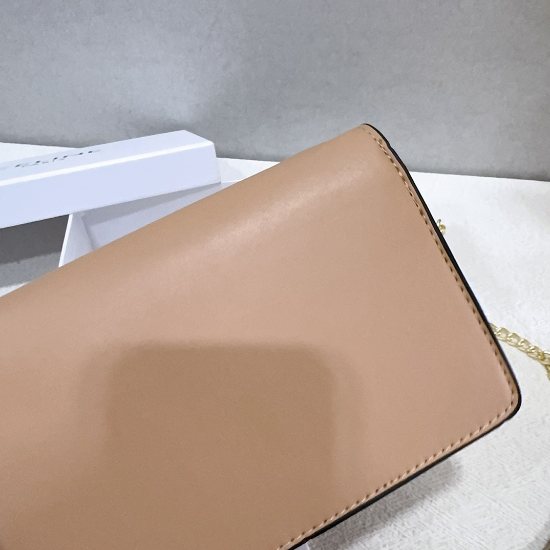 28$ new_dh celine 3049 size 20x13x4 cm 70195412877 ZY4B270 gallery