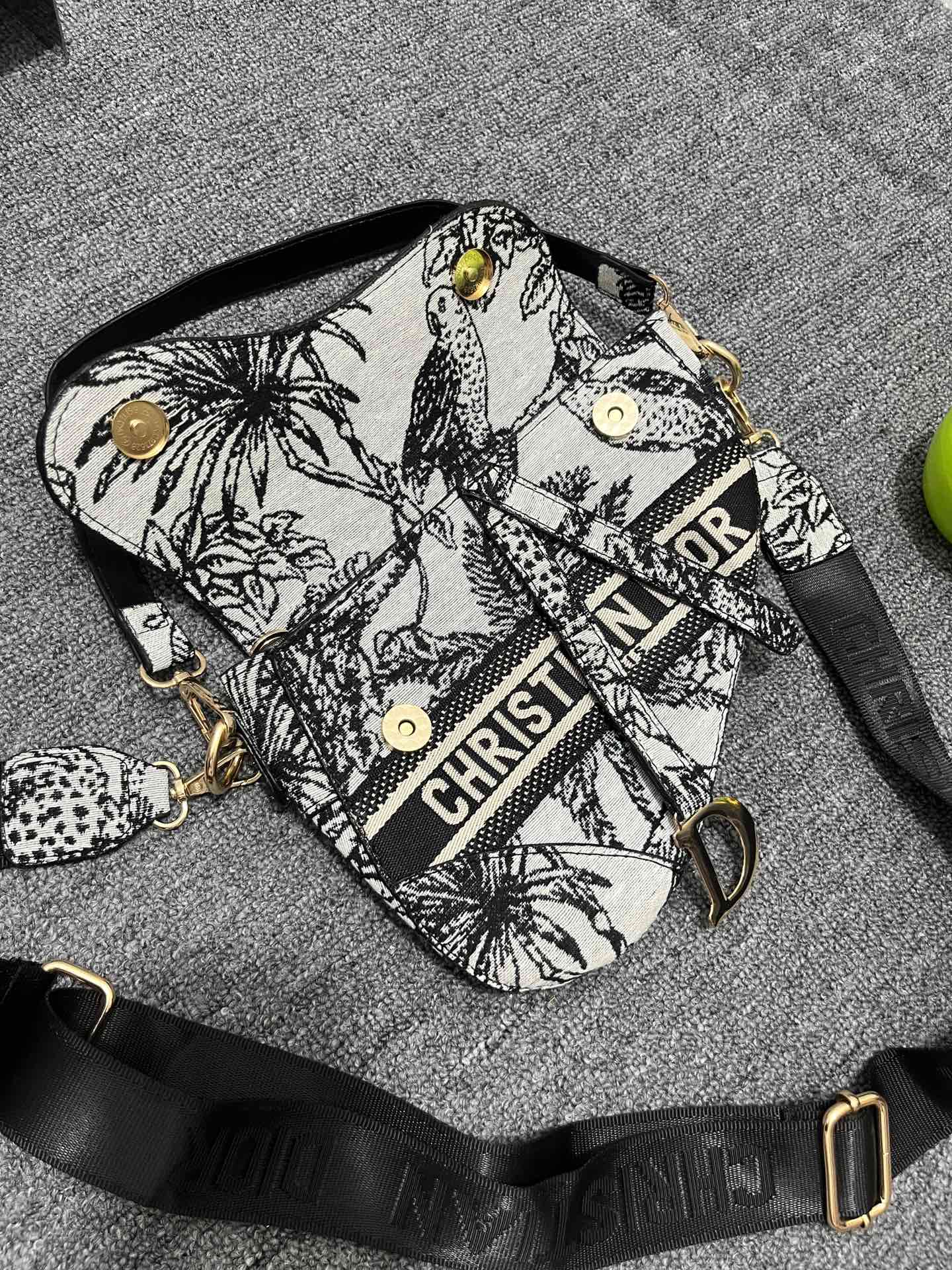 28$ new_dh dior 9185 size 24x18x4 cm 70485812878 ZY2B333 gallery