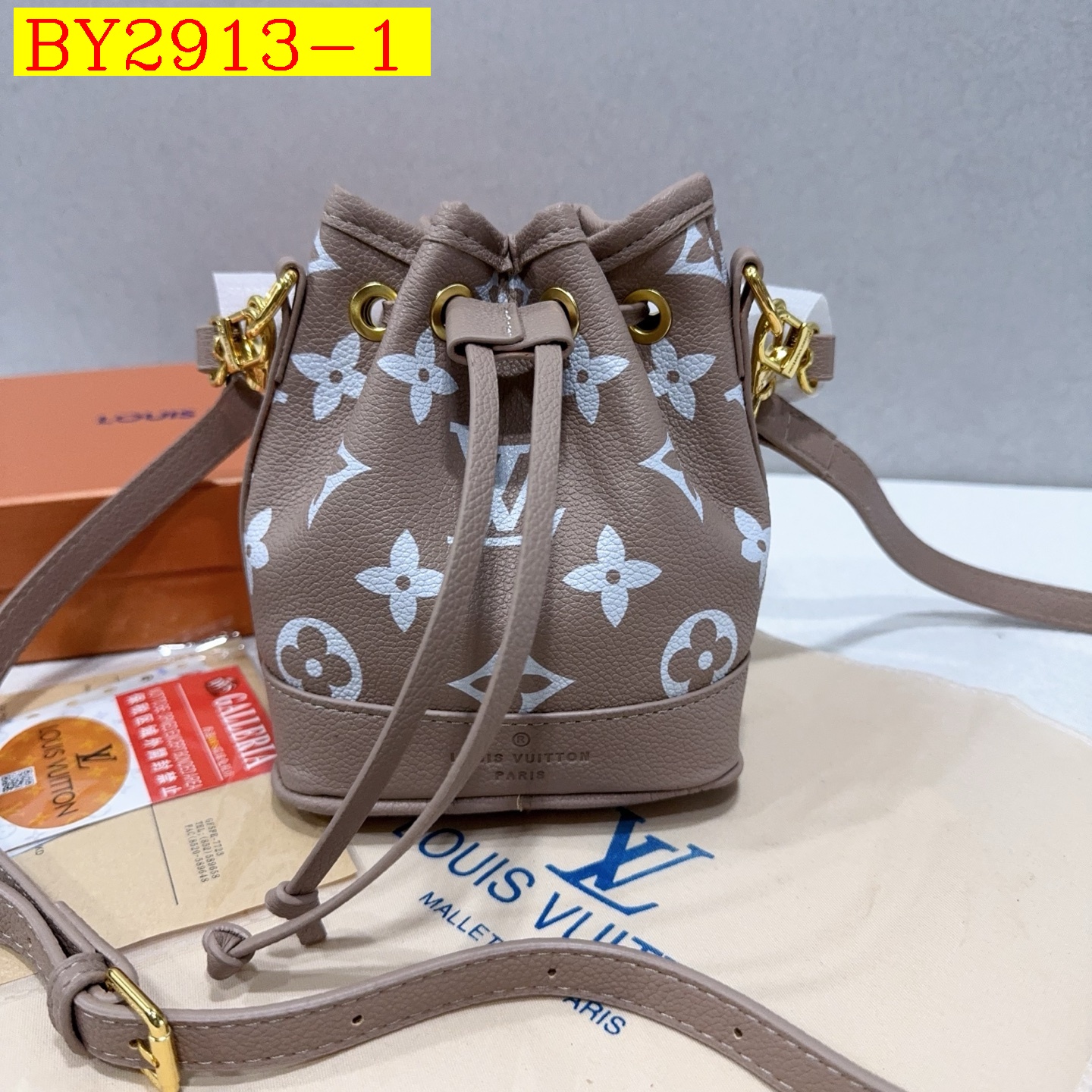 29$ LV 5891 Shoulder bag size 13x16x10 cm 214160 BY2913 gallery