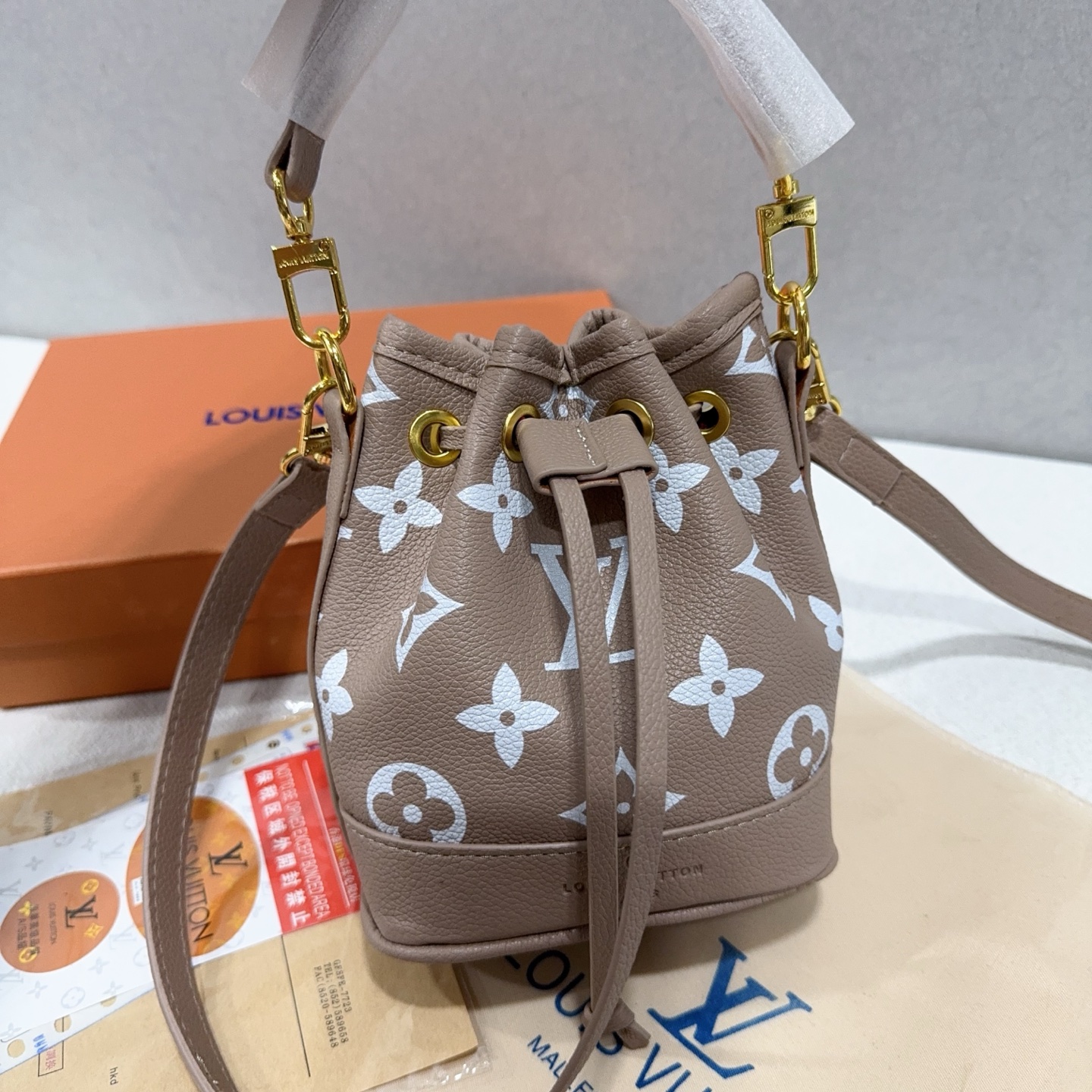 29$ LV 5891 Shoulder bag size 13x16x10 cm 214160 BY2913 gallery