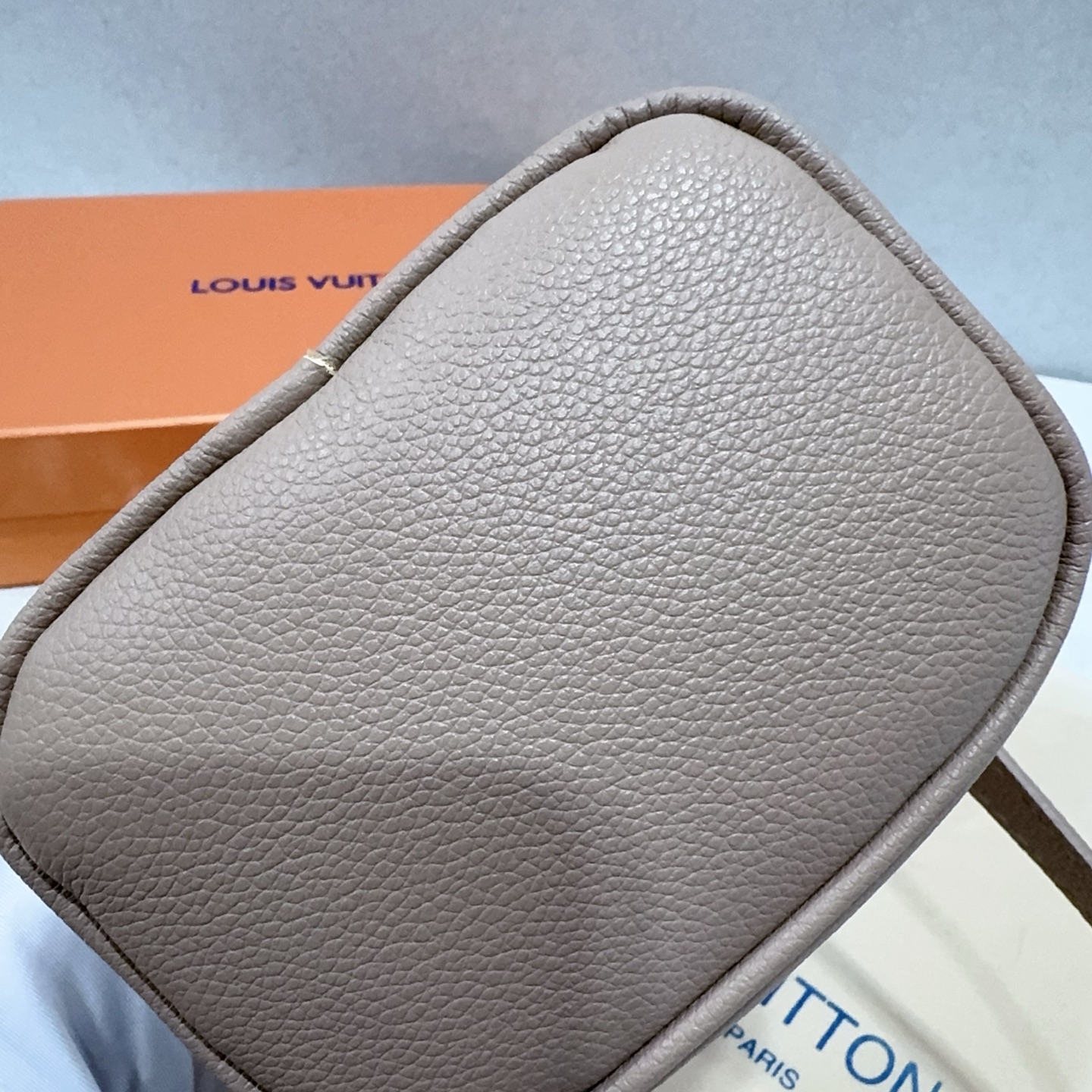 29$ LV 5891 Shoulder bag size 13x16x10 cm 214160 BY2913 gallery