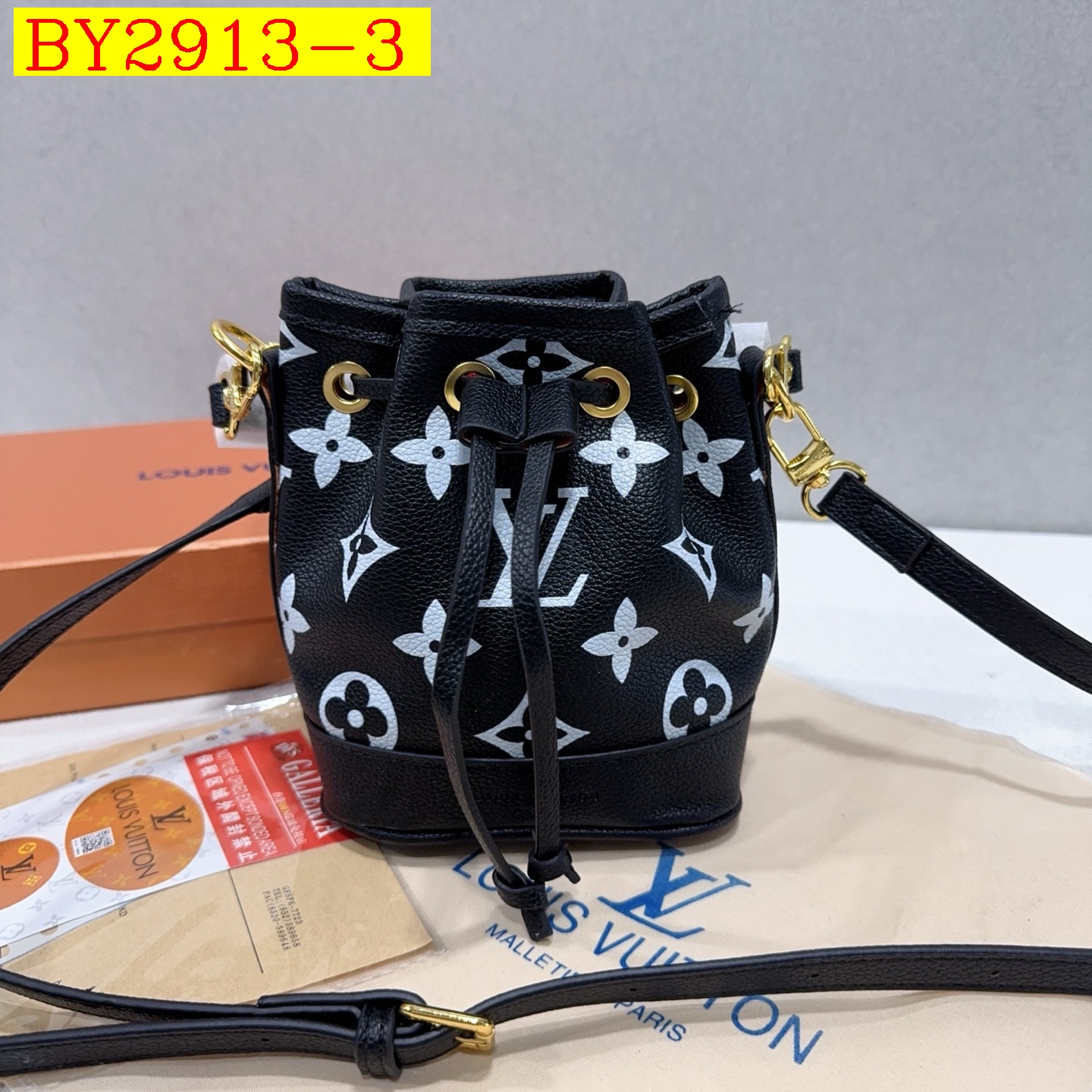 29$ LV 5891 Shoulder bag size 13x16x10 cm 214160 BY2913 gallery