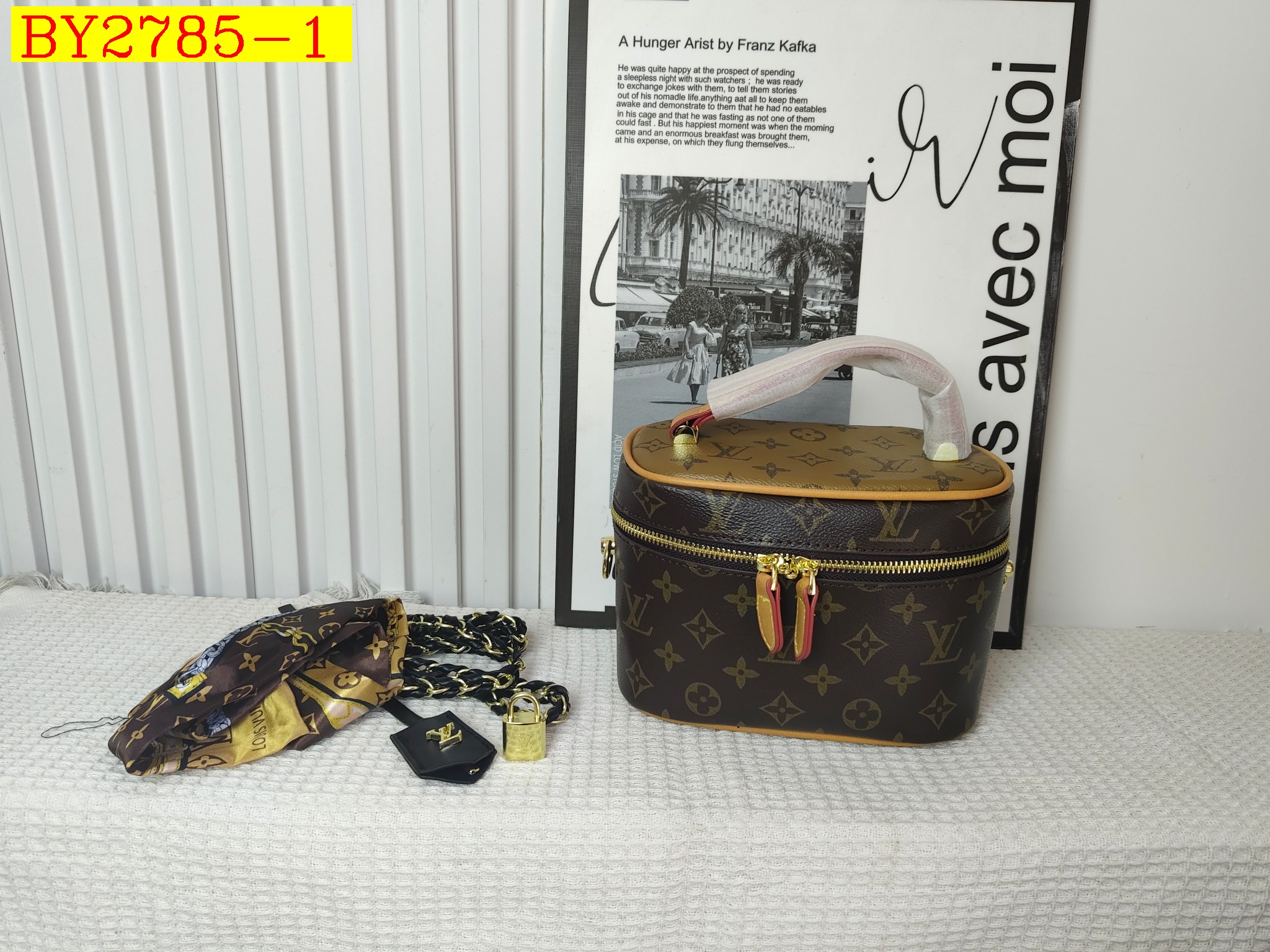 29$ LV 68001 Shoulder bag size 20x16x11 cm 312190 BY2785 gallery