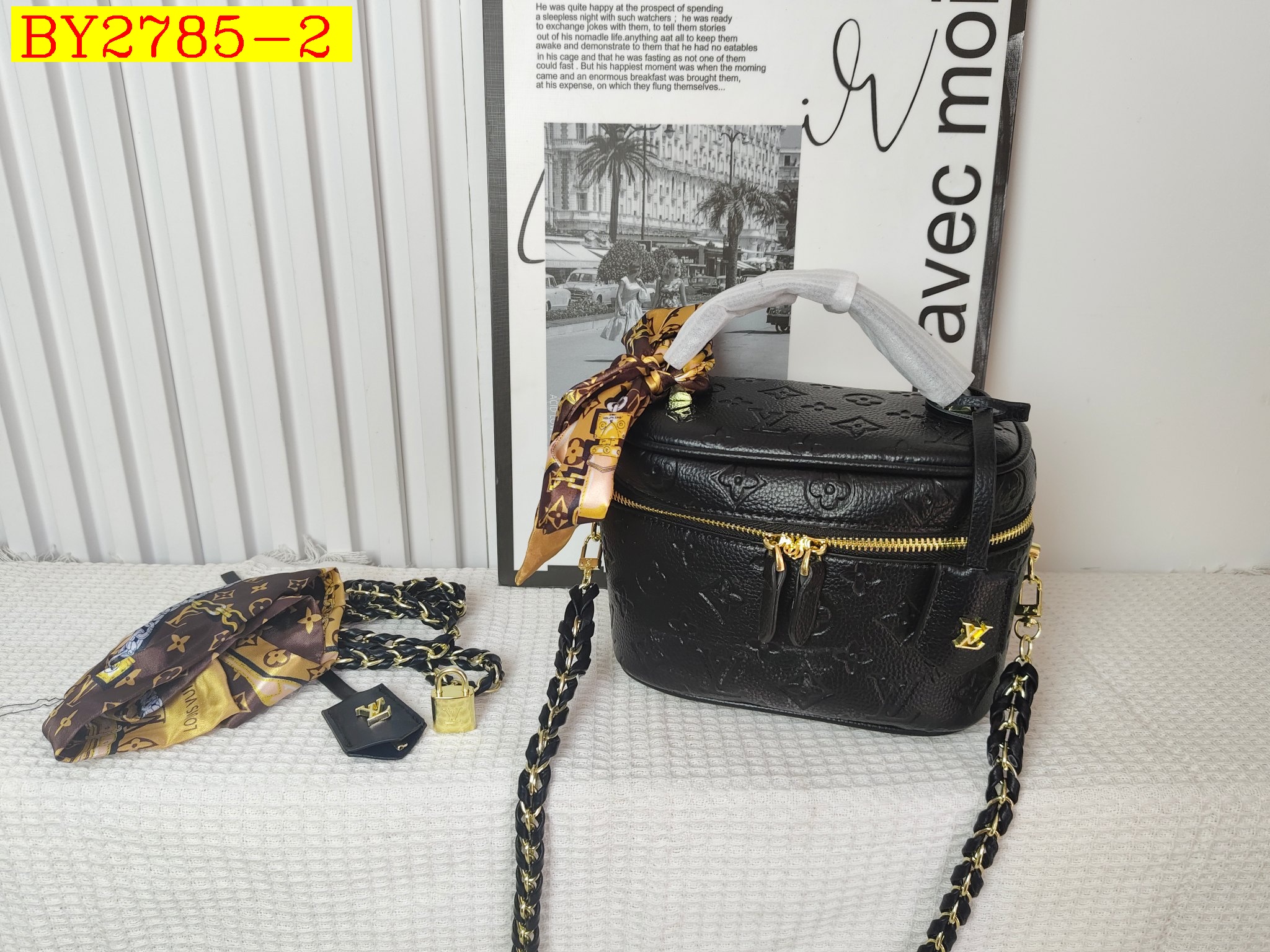 29$ LV 68001 Shoulder bag size 20x16x11 cm 312190 BY2785 gallery
