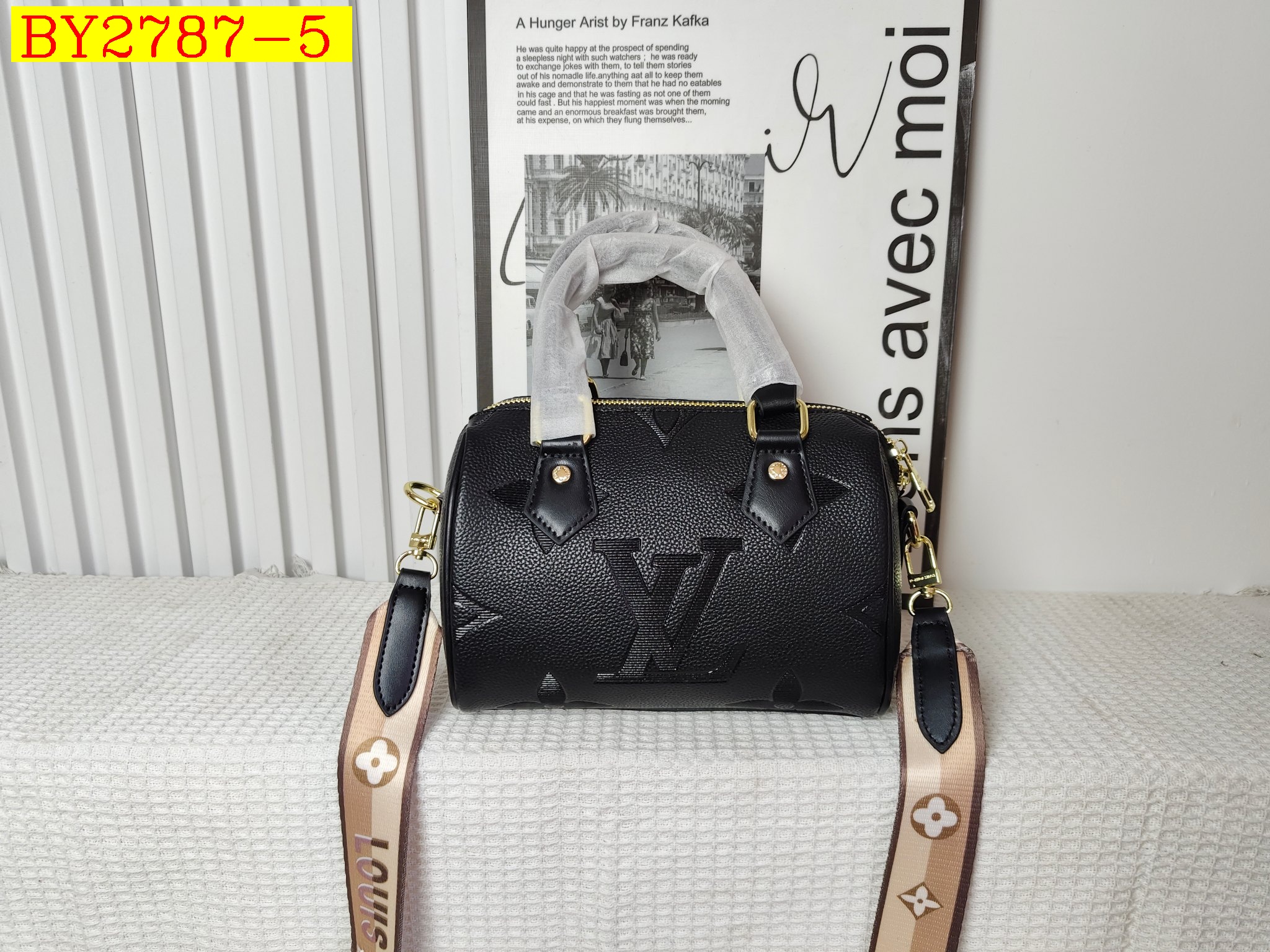 29$ LV 68002-1 Shoulder bag size 21x15x12 cm 212110 BY2787 gallery