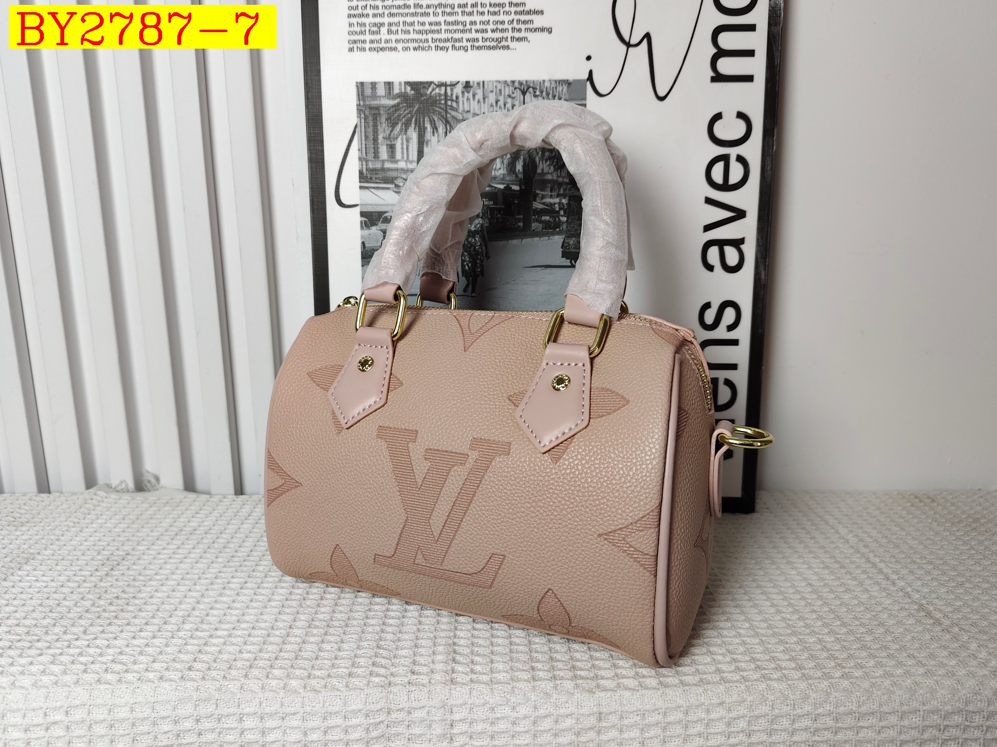 29$ LV 68002-1 Shoulder bag size 21x15x12 cm 212110 BY2787 gallery