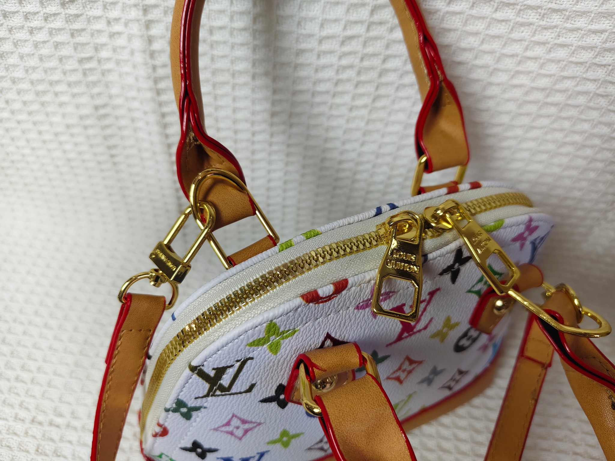 29$ LV 8045 Shoulder bag size 20x14 cm 2926 BY2793 gallery